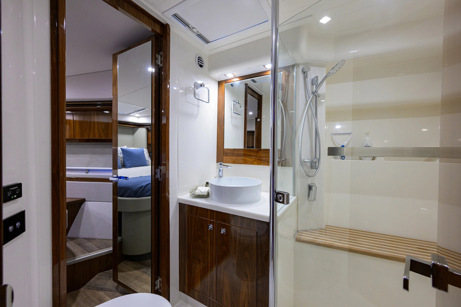 2023 Riviera 5400 Sport Yacht