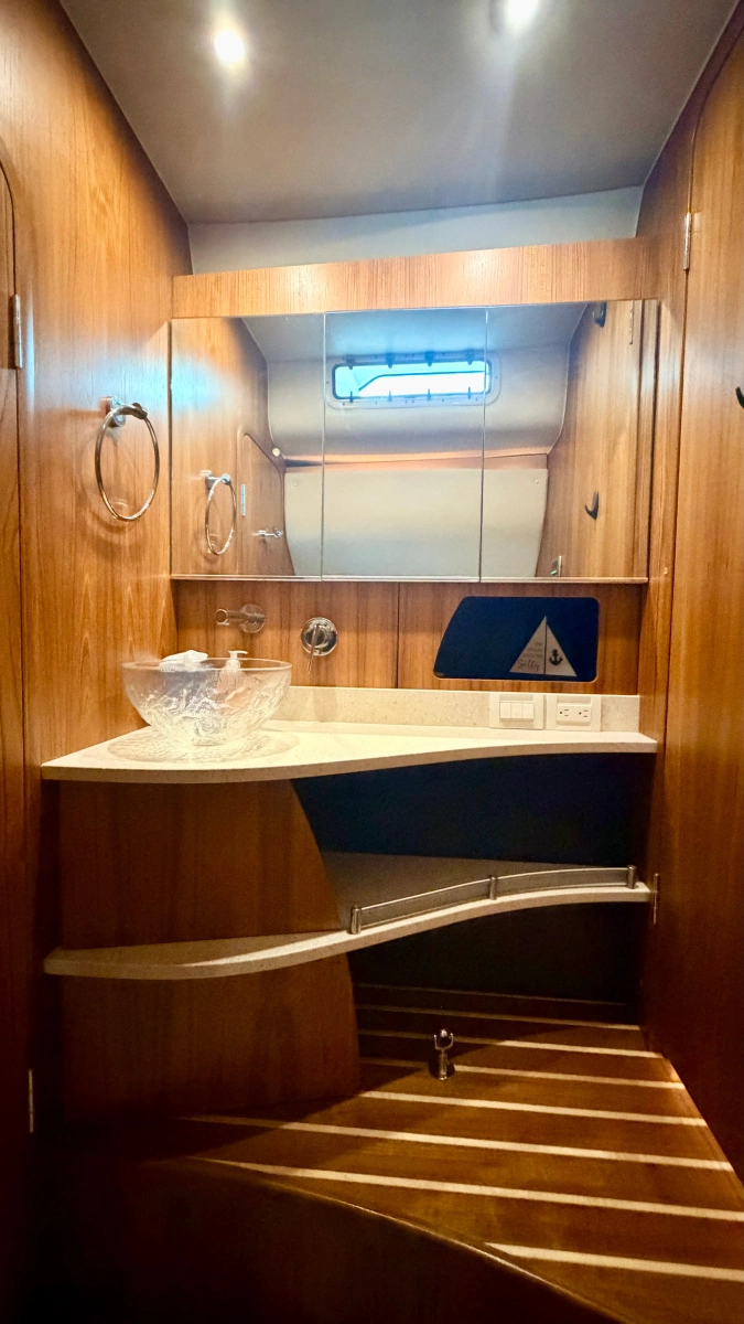 2009 Tiara Yachts 4300 Sovran