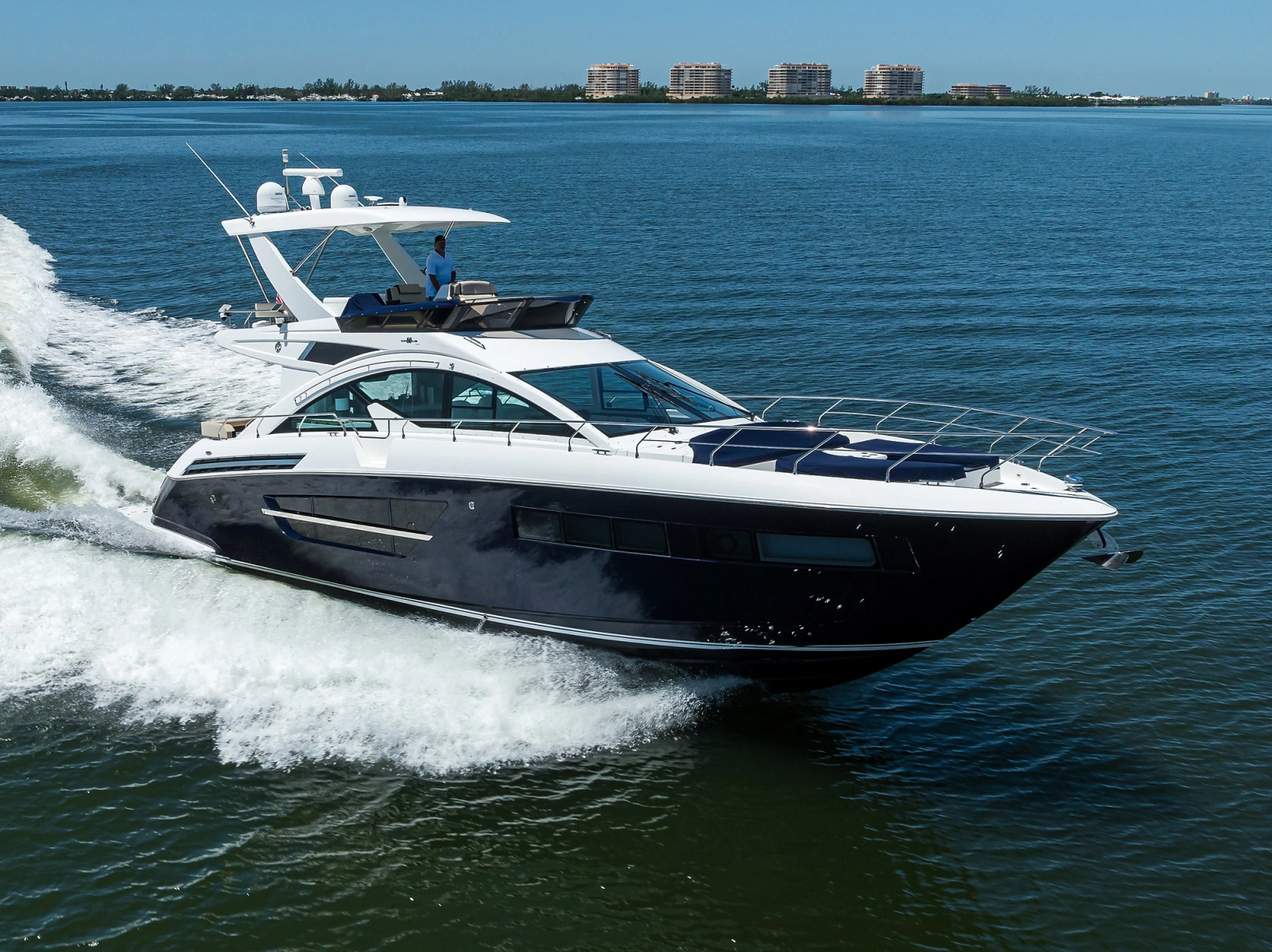 2018 Cruisers Yachts 60 Fly