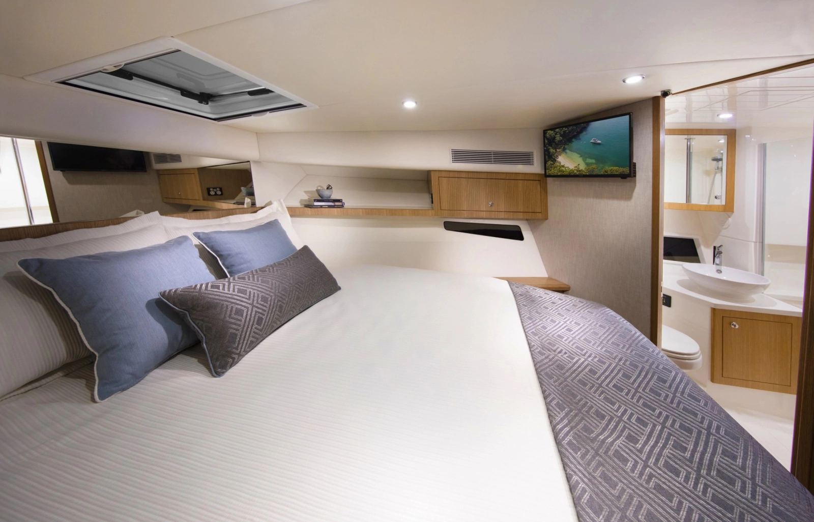 395 SUV 40ft Riviera Yacht For Sale