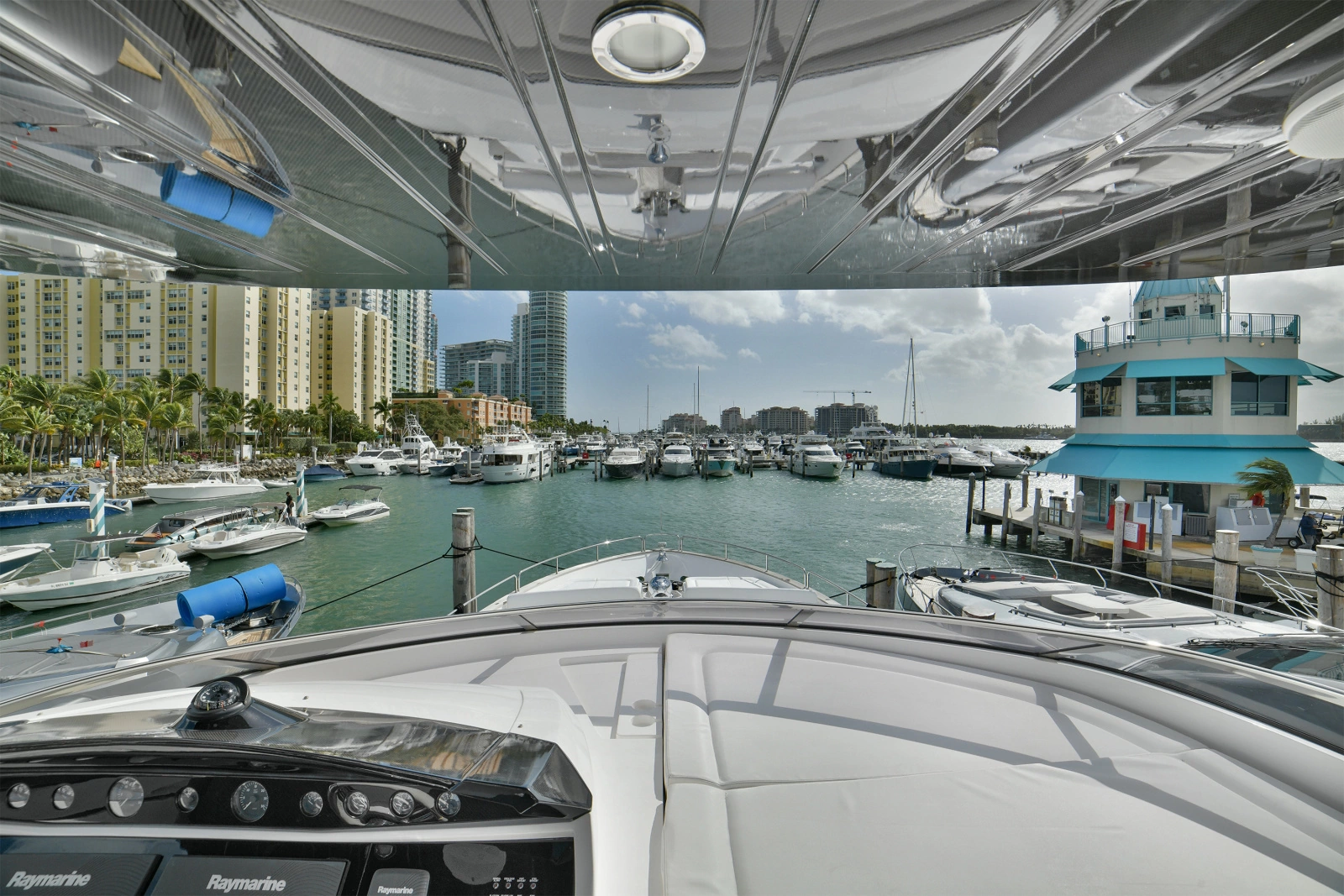 2015 Sunseeker 28 Metre Yacht
