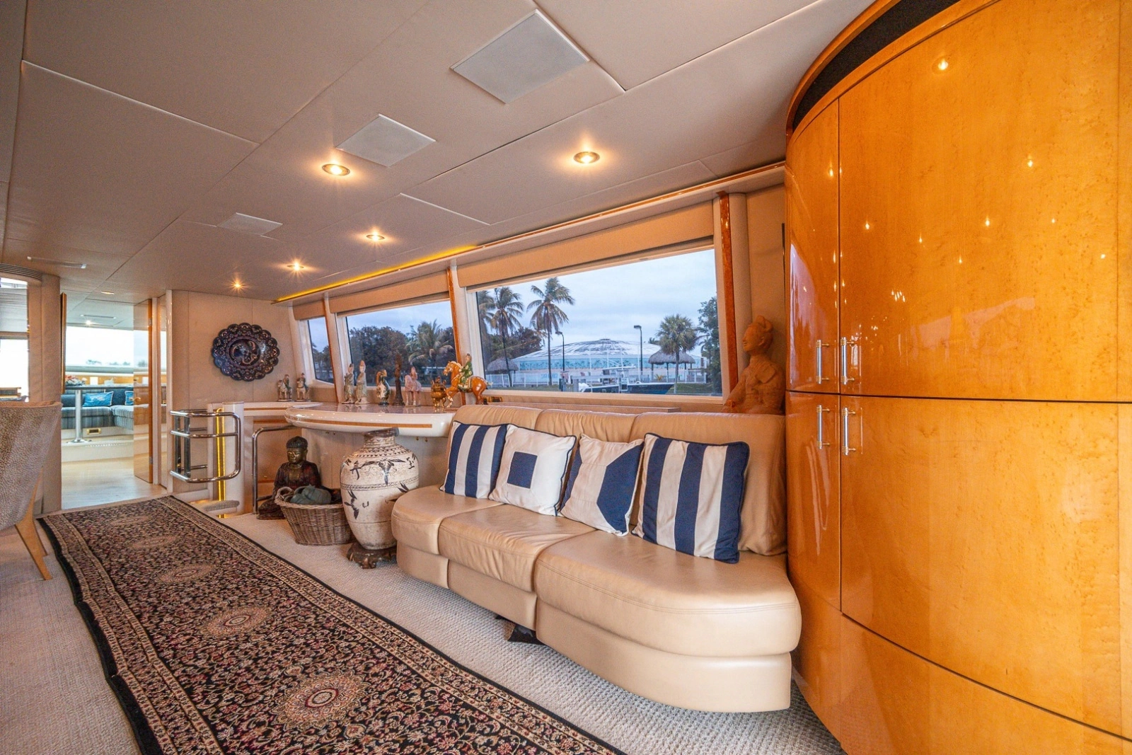 2000 Lazzara Yachts Skylounge