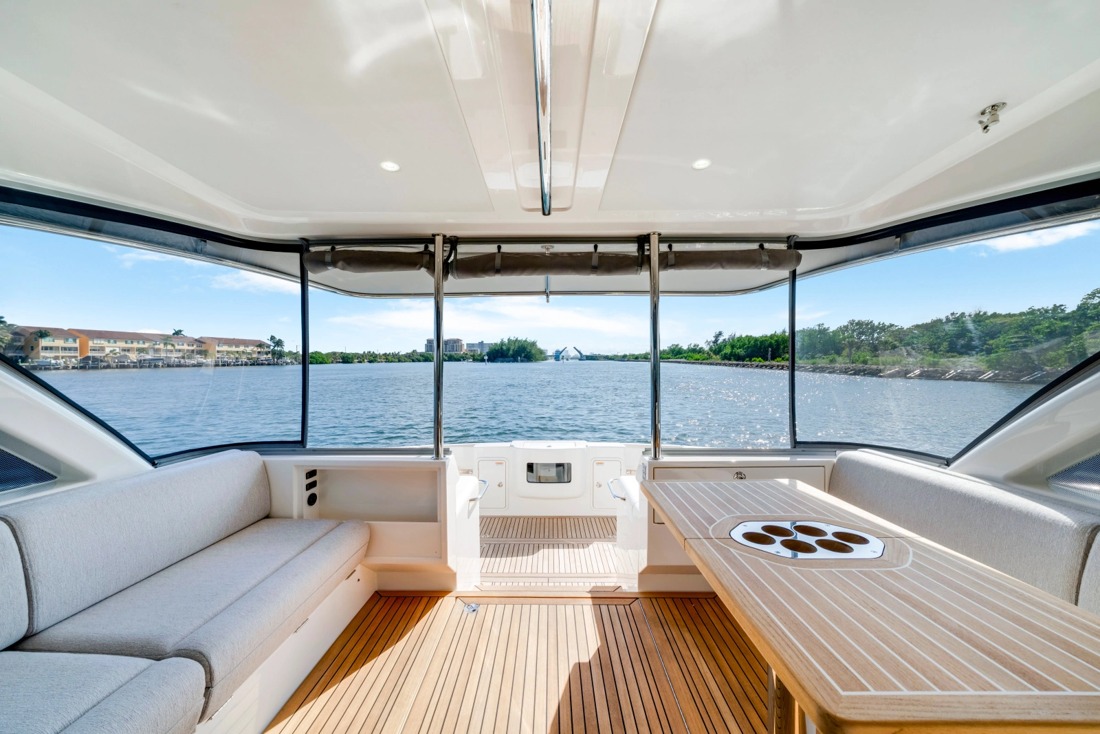 50 SPORTS MOTOR YACHT 50ft Riviera Yacht For Sale