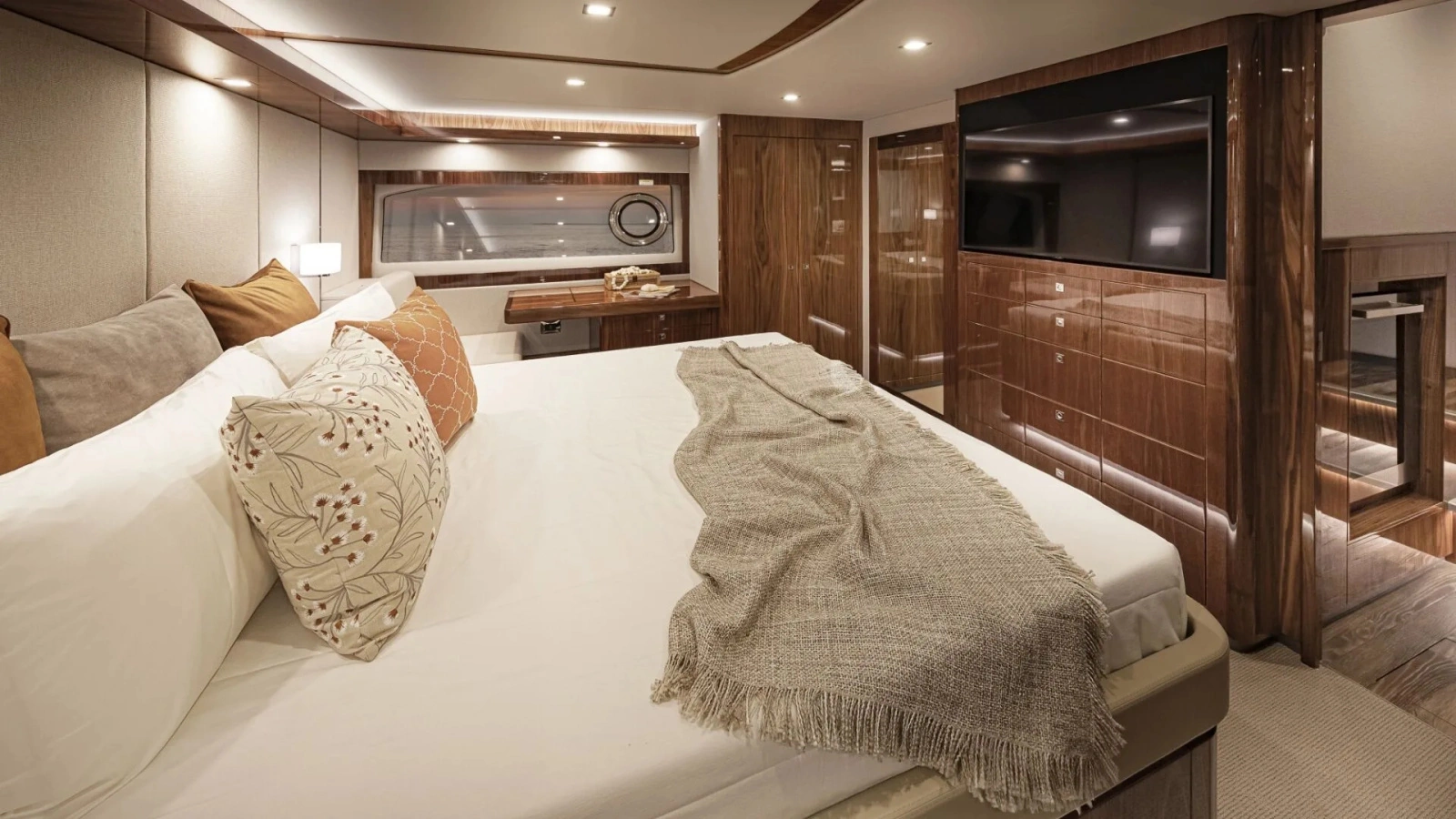 72 SPORTS MOTOR YACHT 72ft Riviera Yacht For Sale