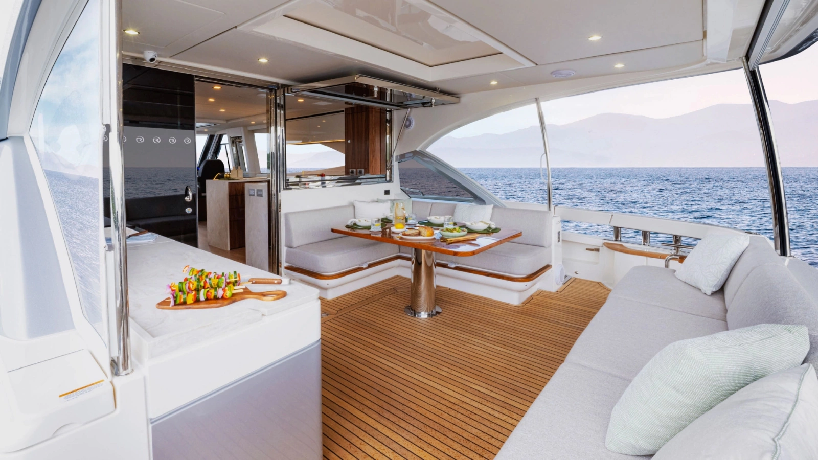 6200 SPORT YACHT 62ft Riviera Yacht For Sale