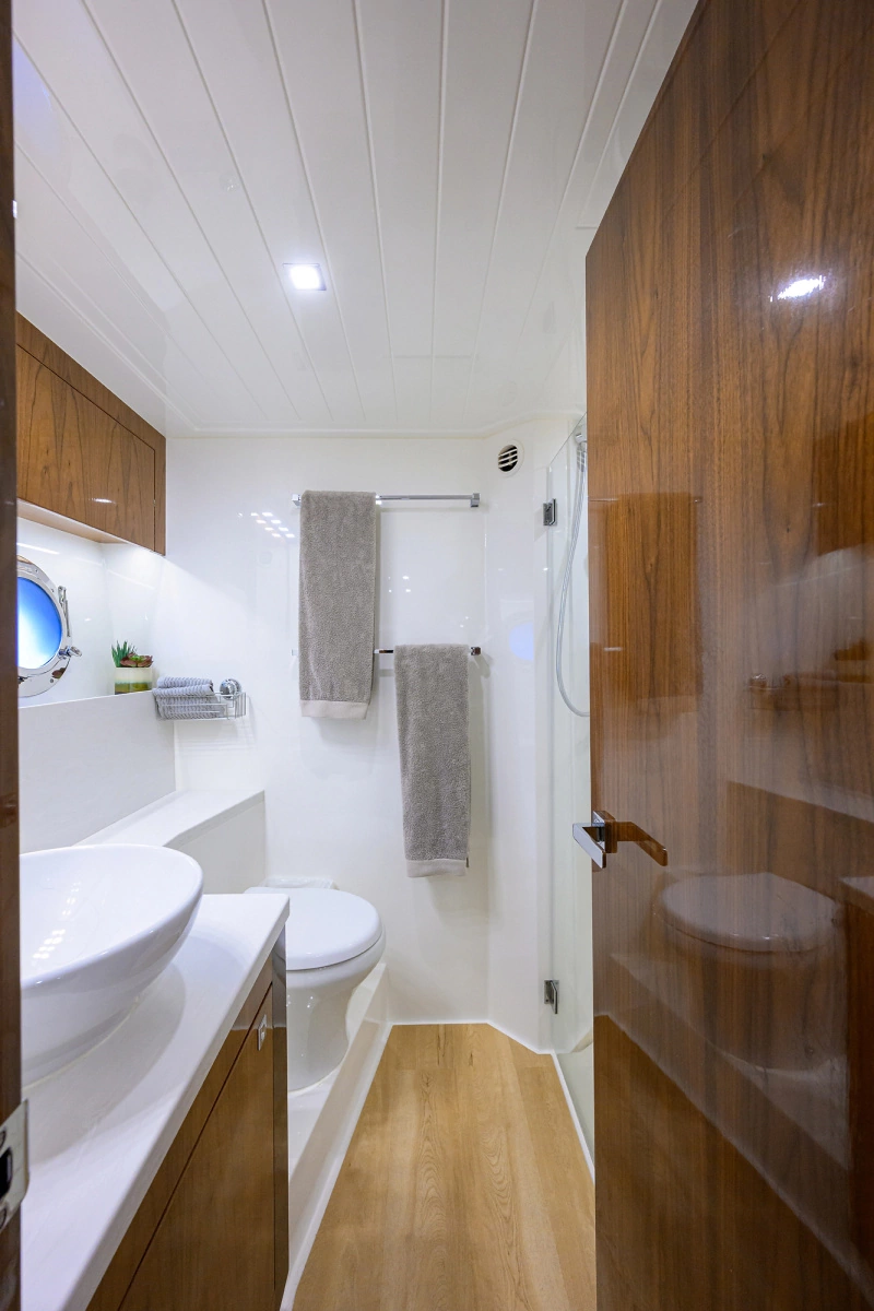 2019 Riviera 5400 Sport Yacht