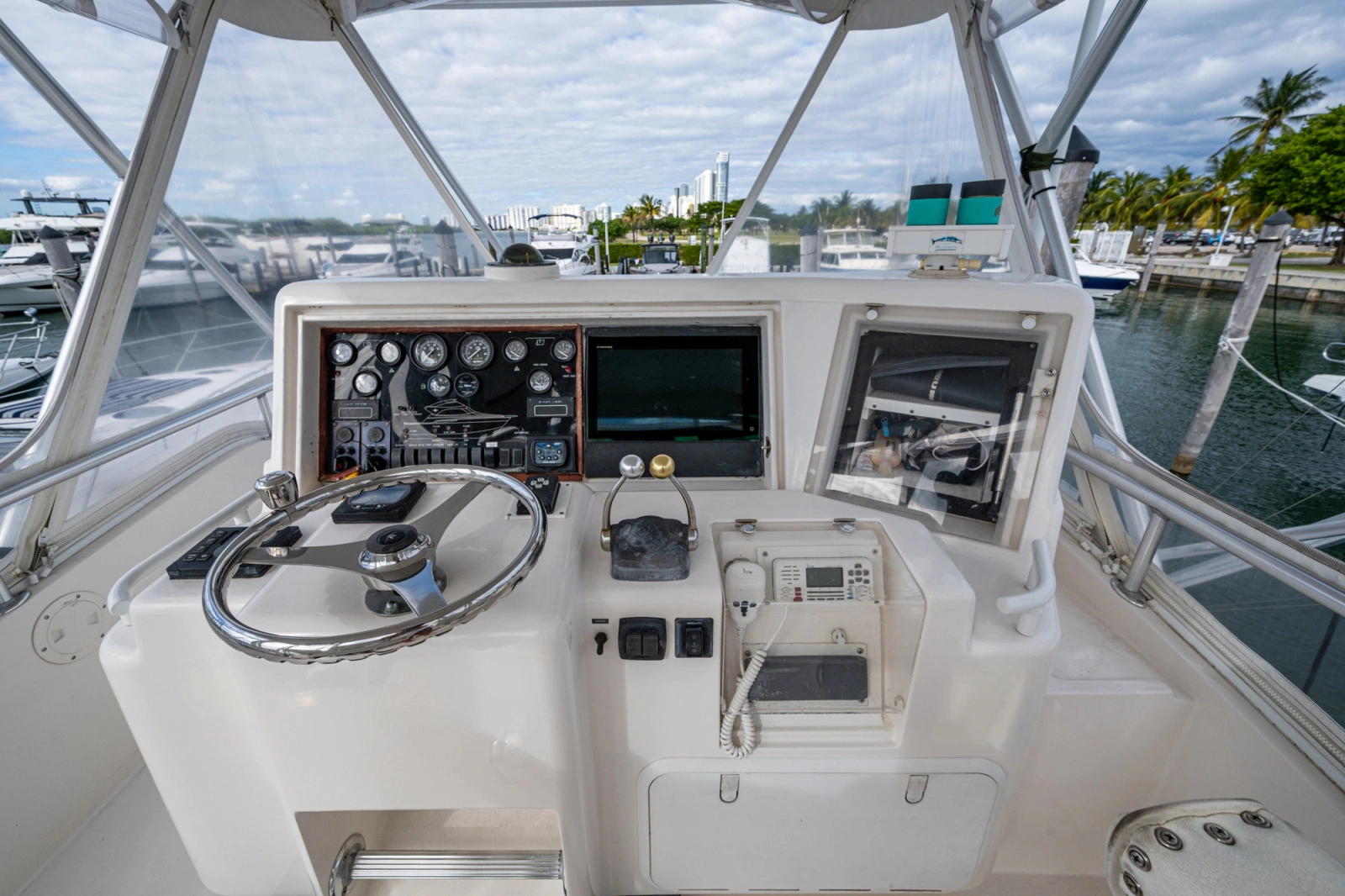 2001 Bertram 390