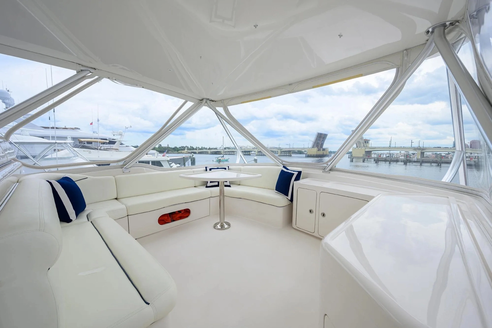 2014 Bertram 700