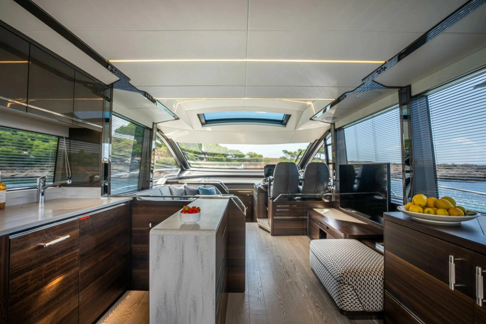 65 SPORT YACHT 65ft Sunseeker Yacht For Sale