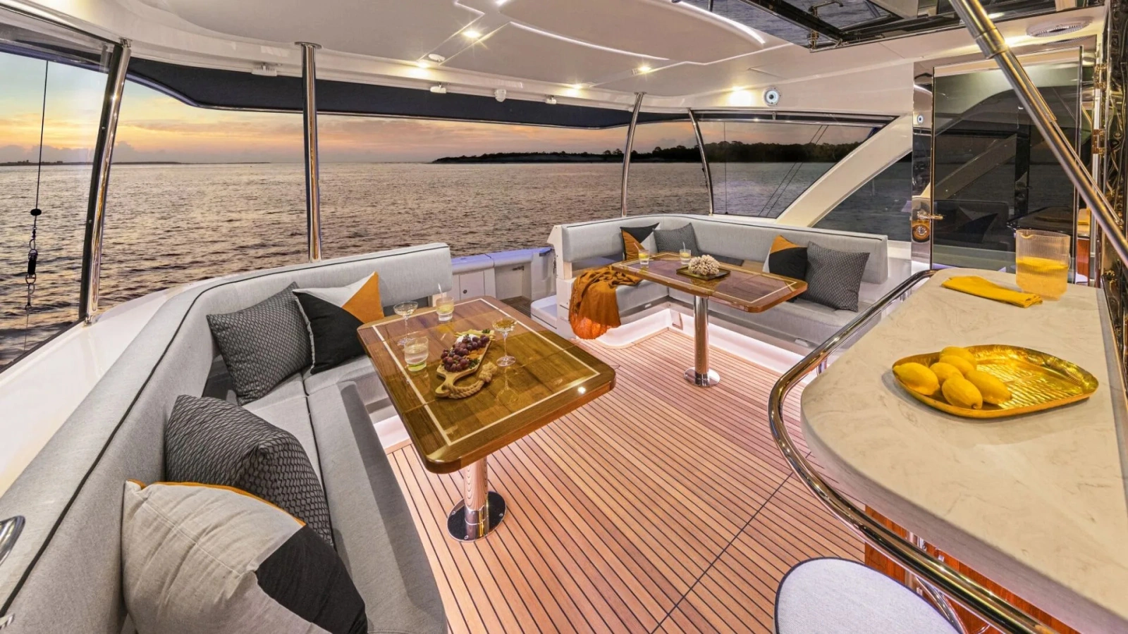 72 SPORTS MOTOR YACHT 72ft Riviera Yacht For Sale