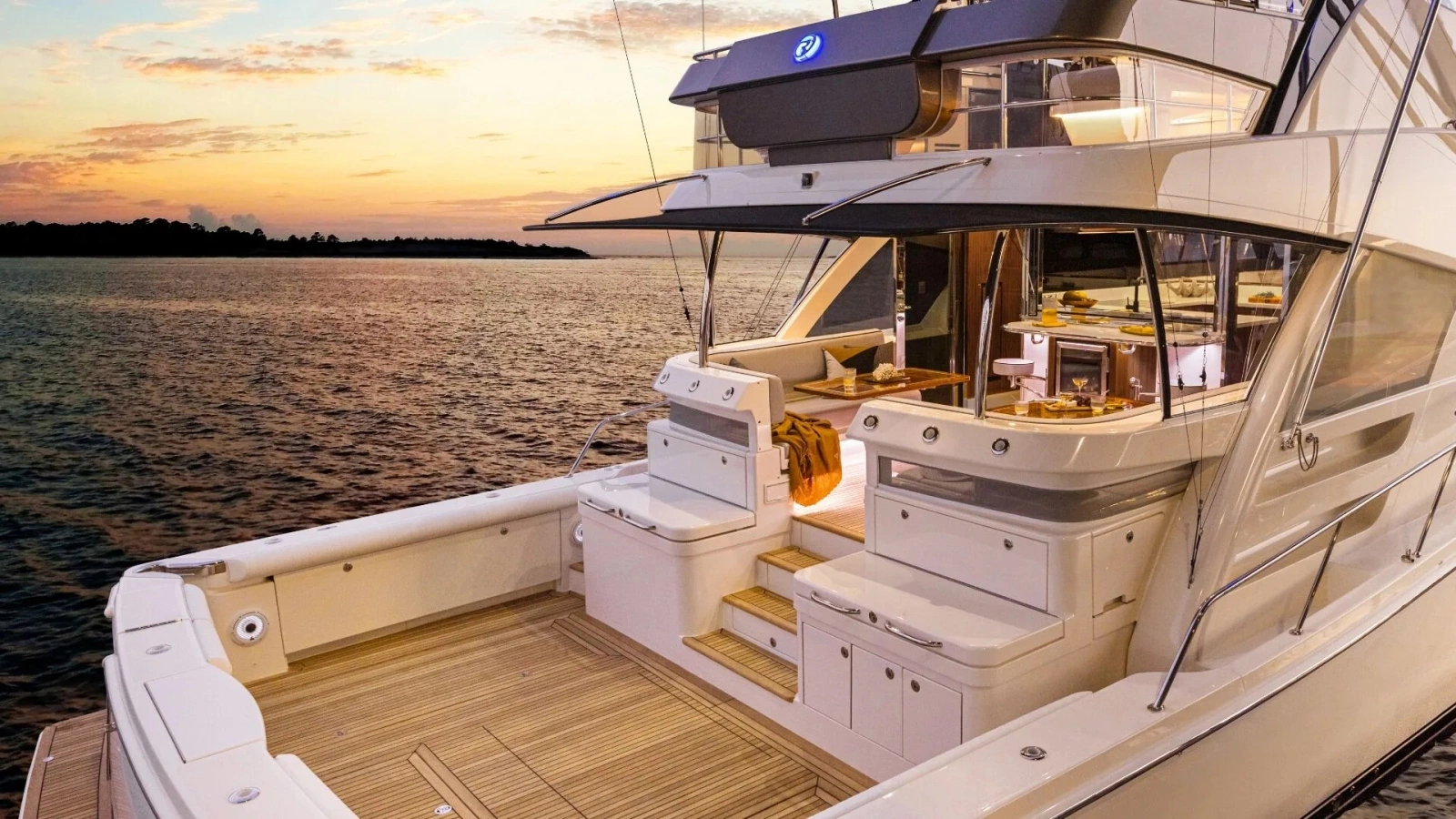 72 SPORTS MOTOR YACHT 72ft Riviera Yacht For Sale