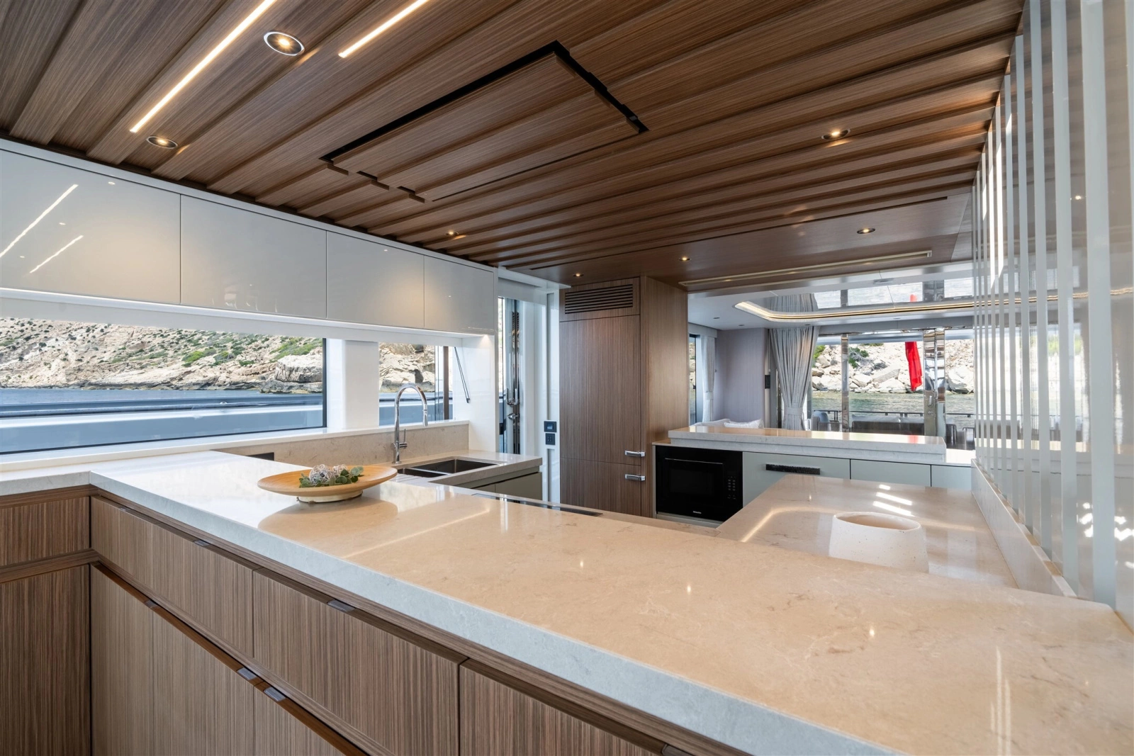 82 OCEAN ENCLOSED 82ft Sunseeker Yacht For Sale