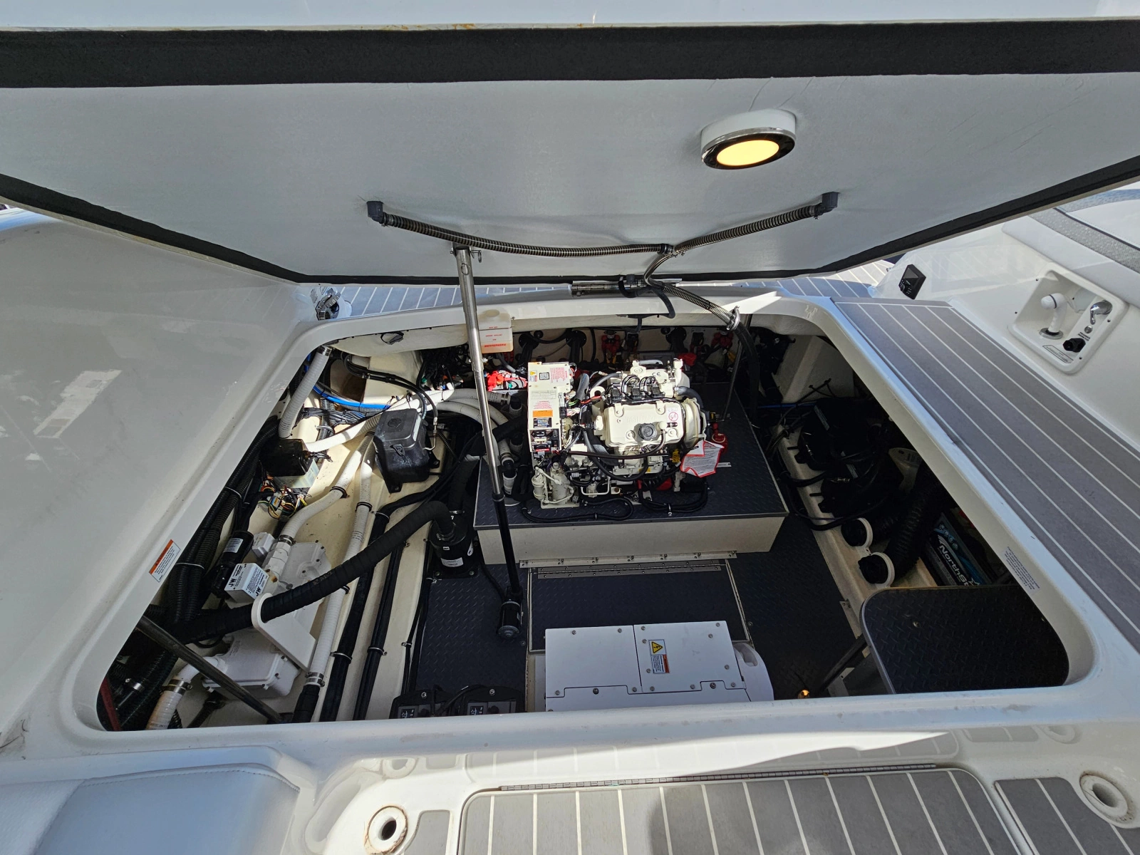 2023 Formula 350 Crossover Bowrider