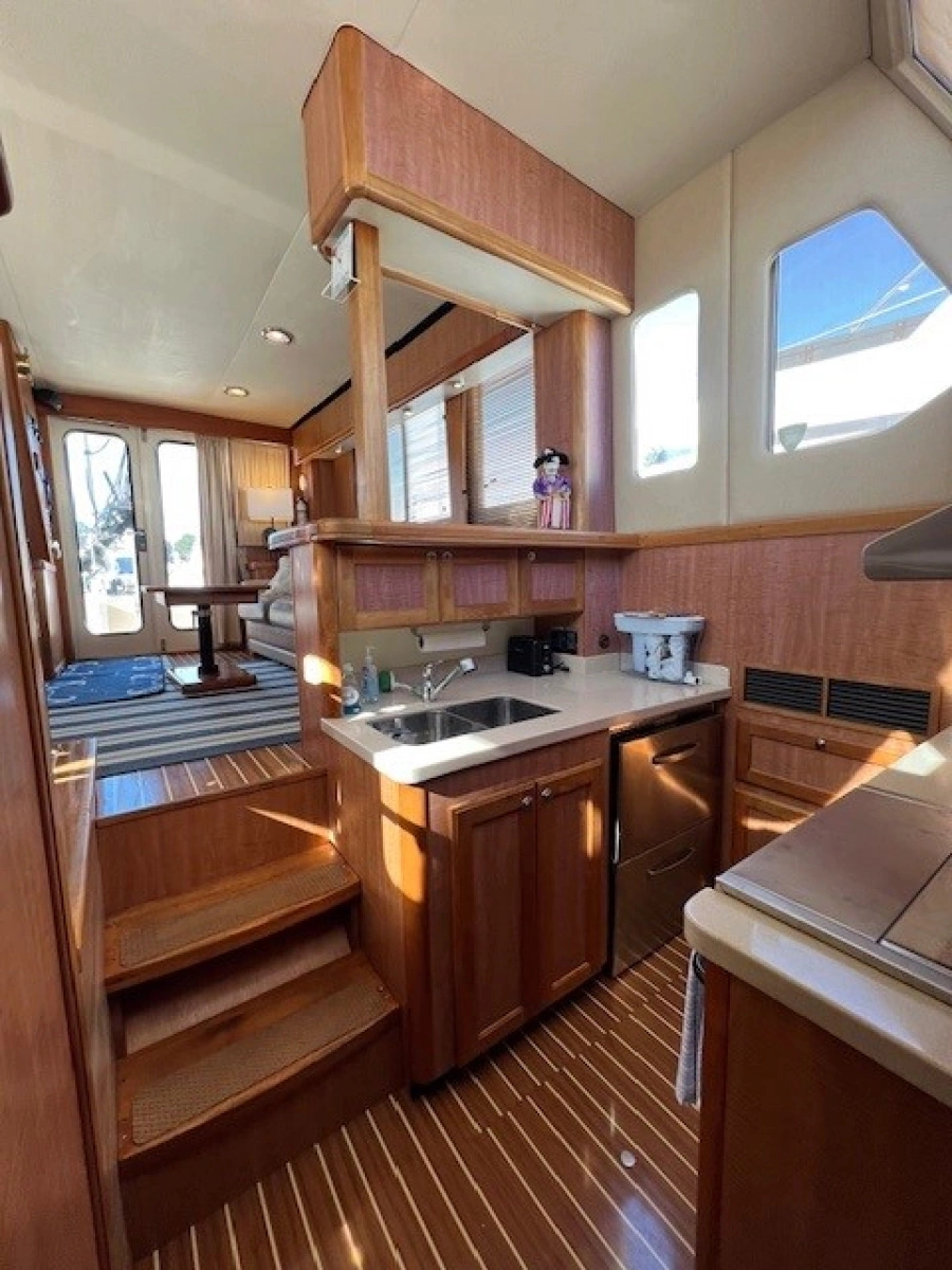 2006 Mainship 43 Trawler
