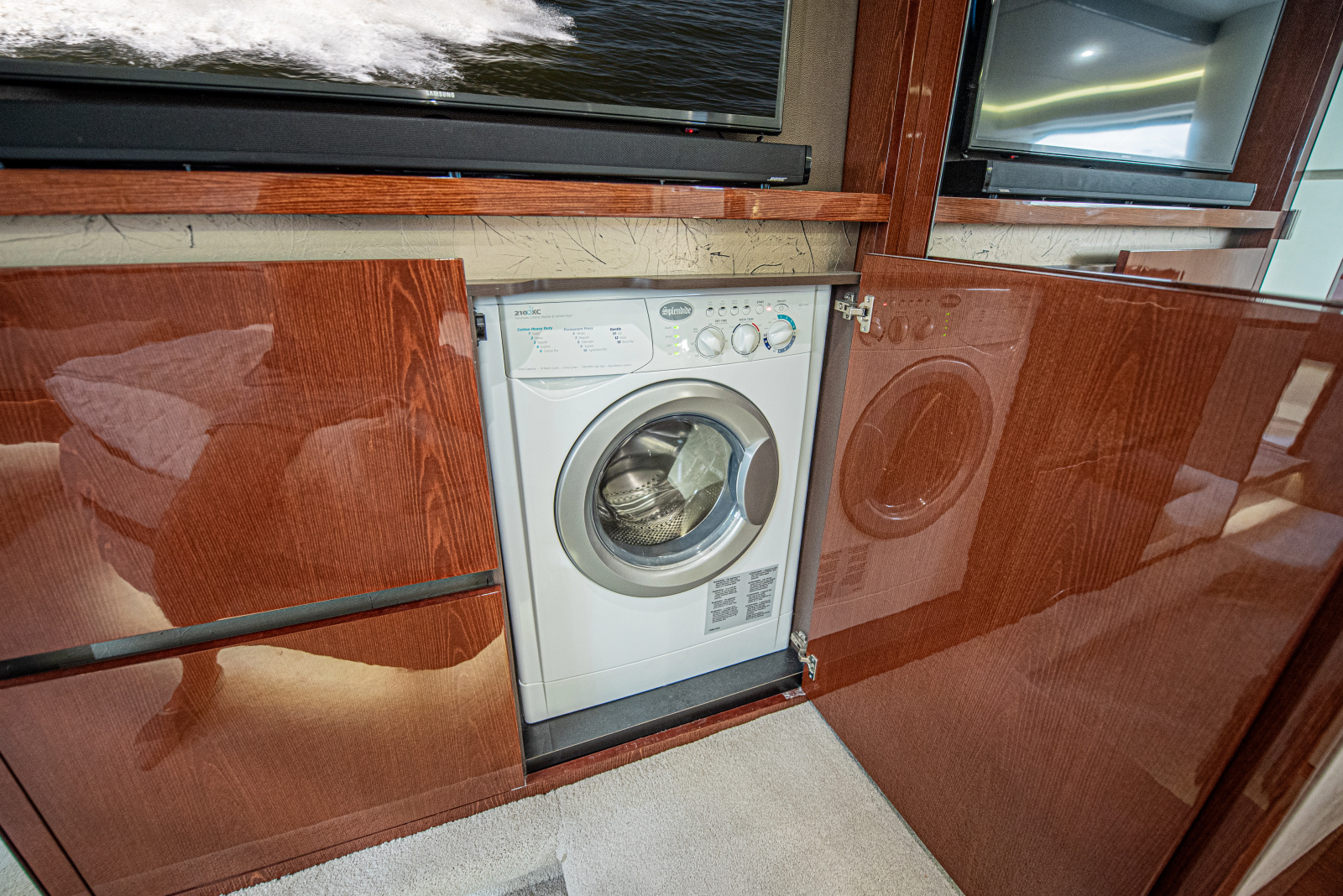 2018 Sea Ray L550