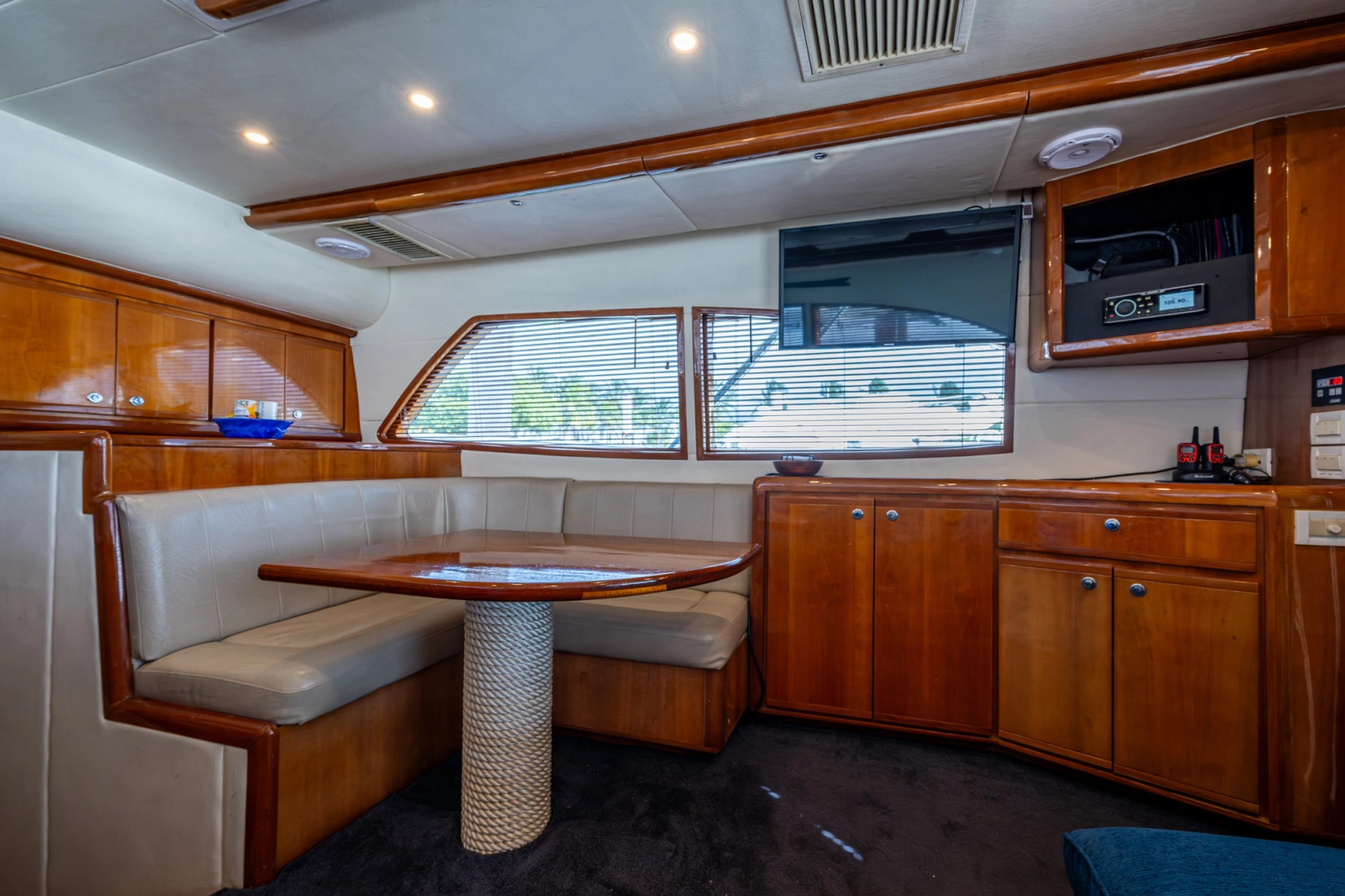 2001 Bertram 390