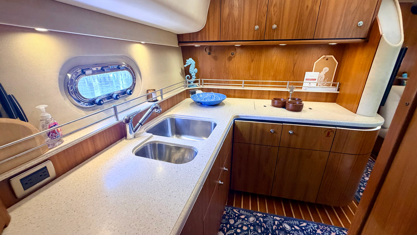 2009 Tiara Yachts 4300 Sovran