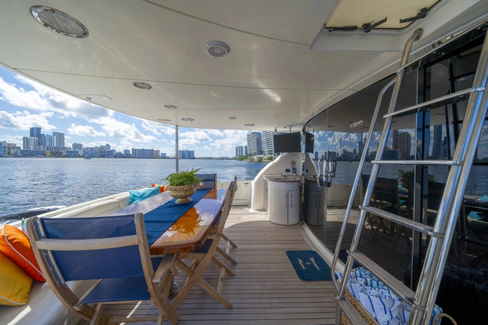 2004 Lazzara Yachts 80 Open Fly