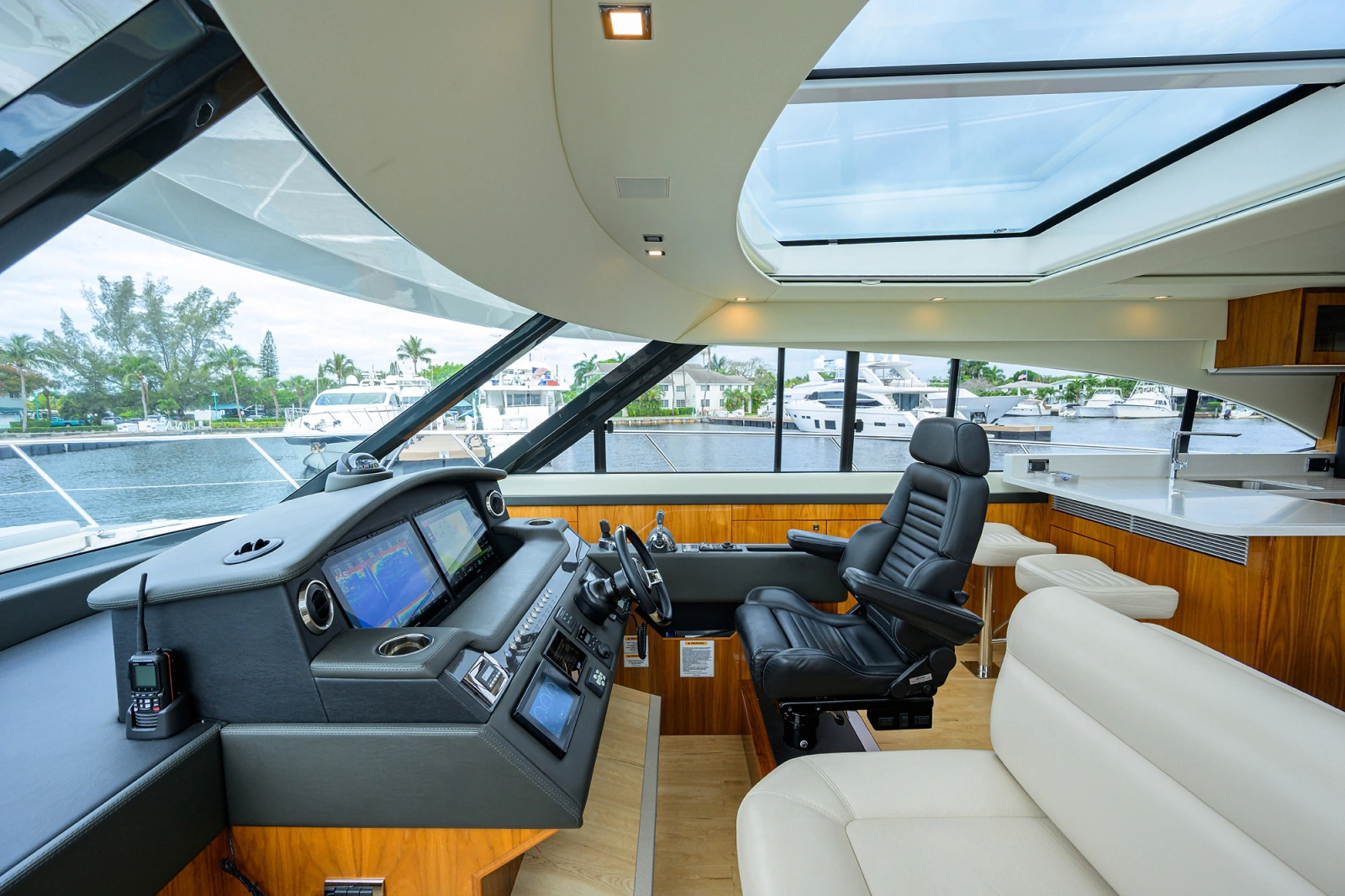 2019 Riviera 5400 Sport Yacht