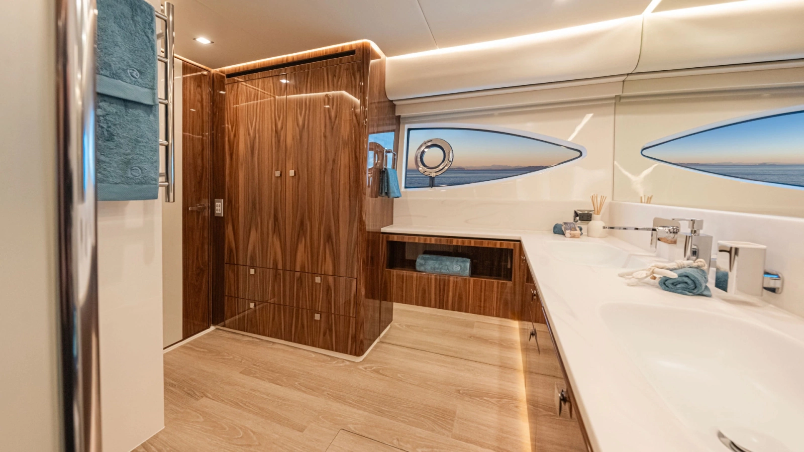 6800 SPORT YACHT 68ft Riviera Yacht For Sale