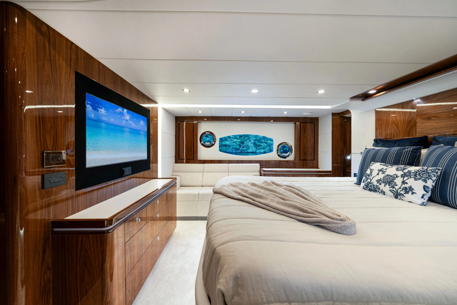 6000 SPORT YACHT 60ft Riviera Yacht For Sale