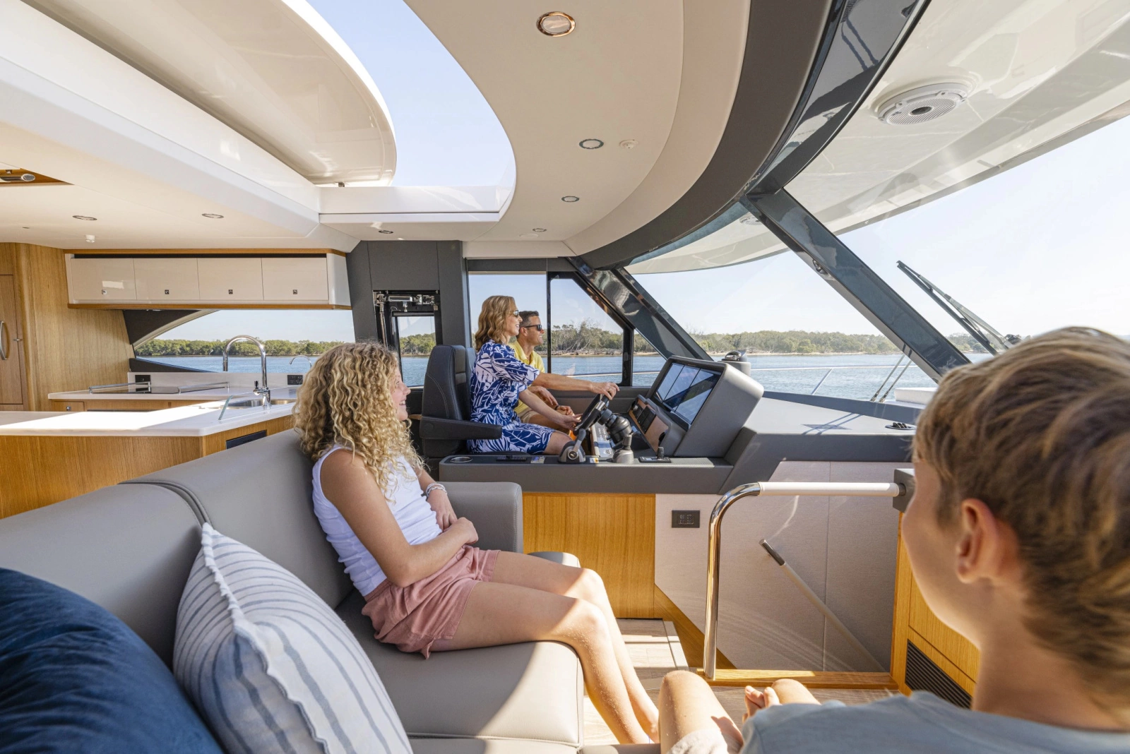 585 SUV 58ft Riviera Yacht For Sale
