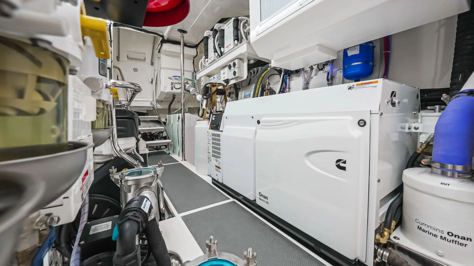 6800 SPORT YACHT 68ft Riviera Yacht For Sale
