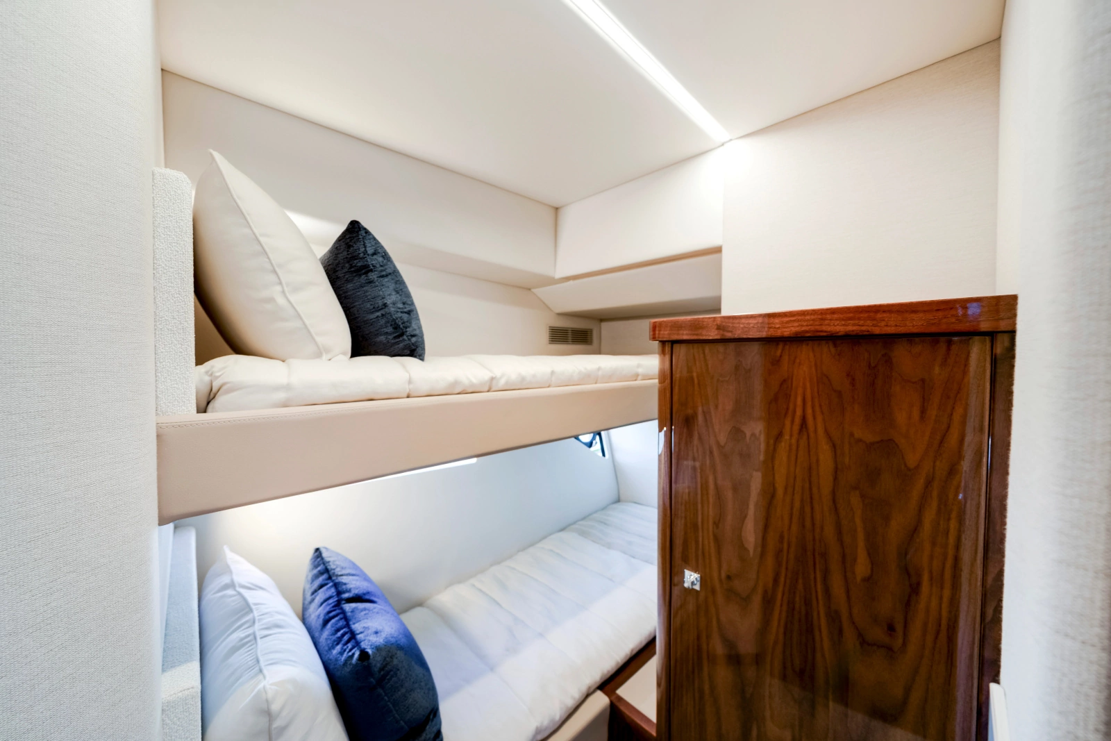 50 SPORTS MOTOR YACHT 50ft Riviera Yacht For Sale