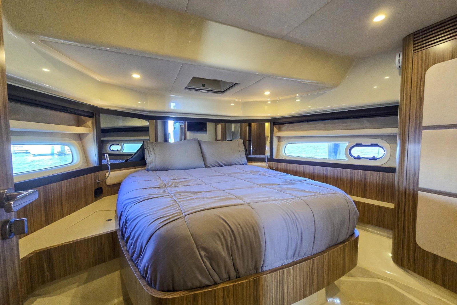 2015 Azimut Magellano 43