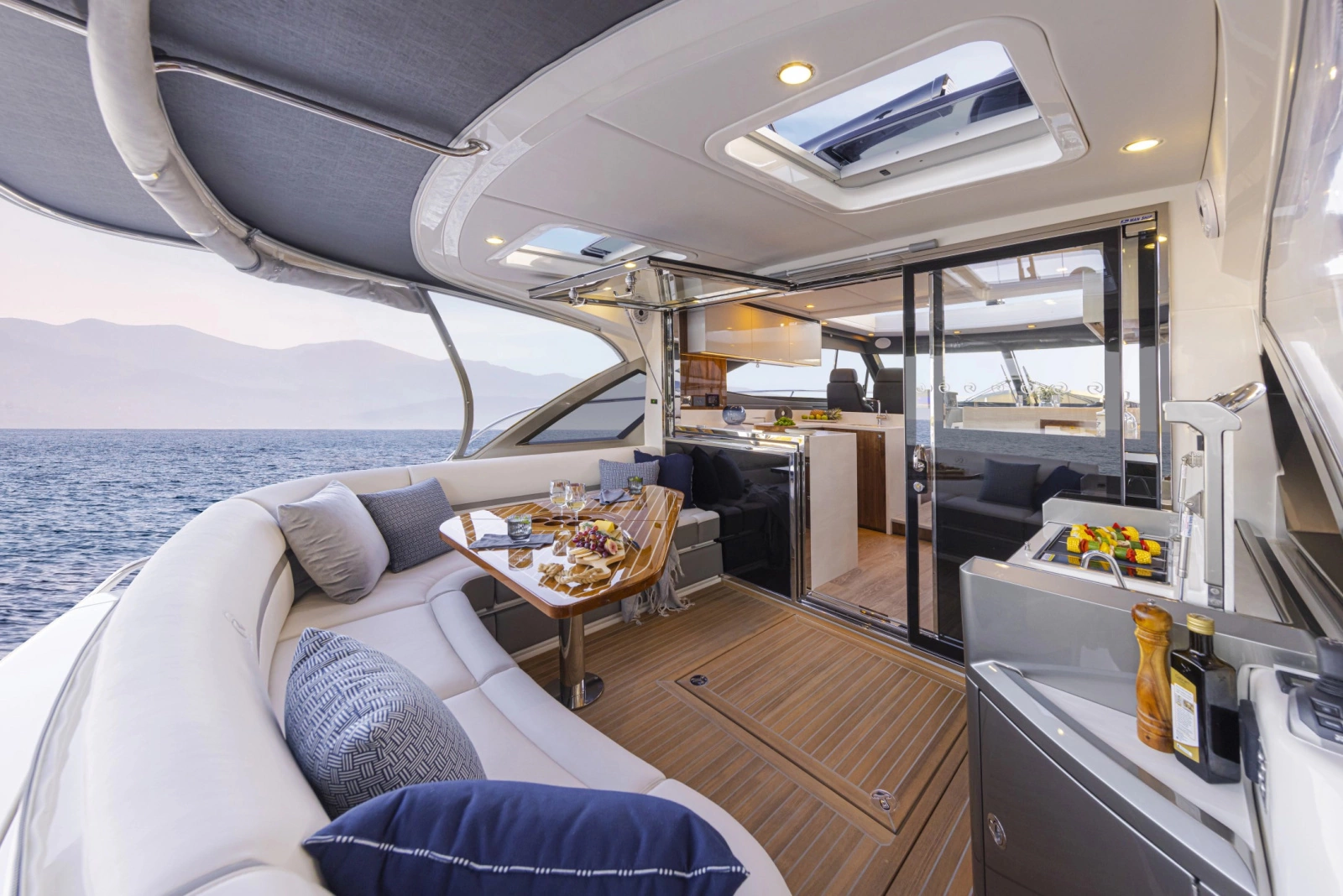 64 Sports Motor Yacht 64ft Riviera Yacht For Sale