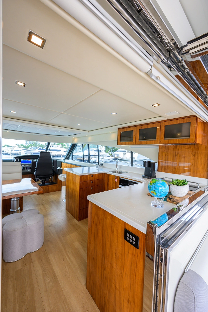 2019 Riviera 5400 Sport Yacht