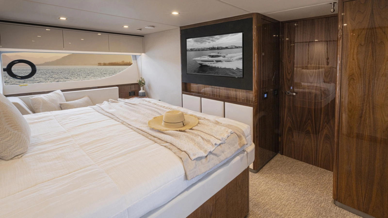 645 SUV 65ft Riviera Yacht For Sale