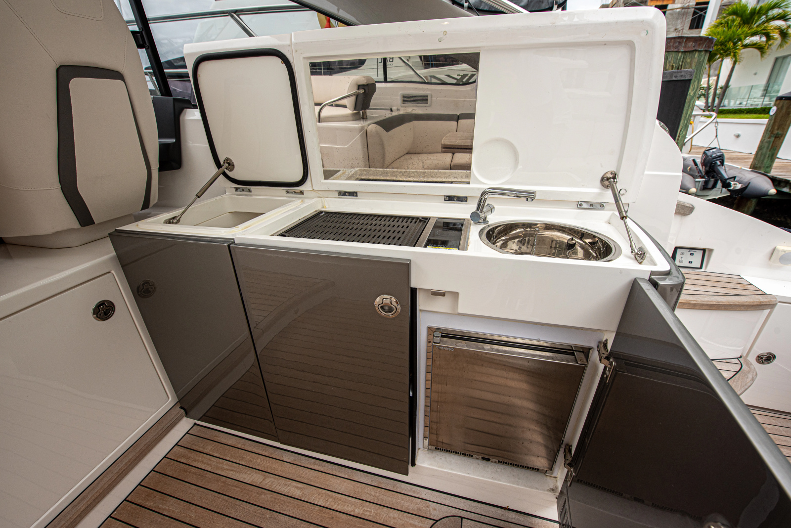 2025 Princess V40