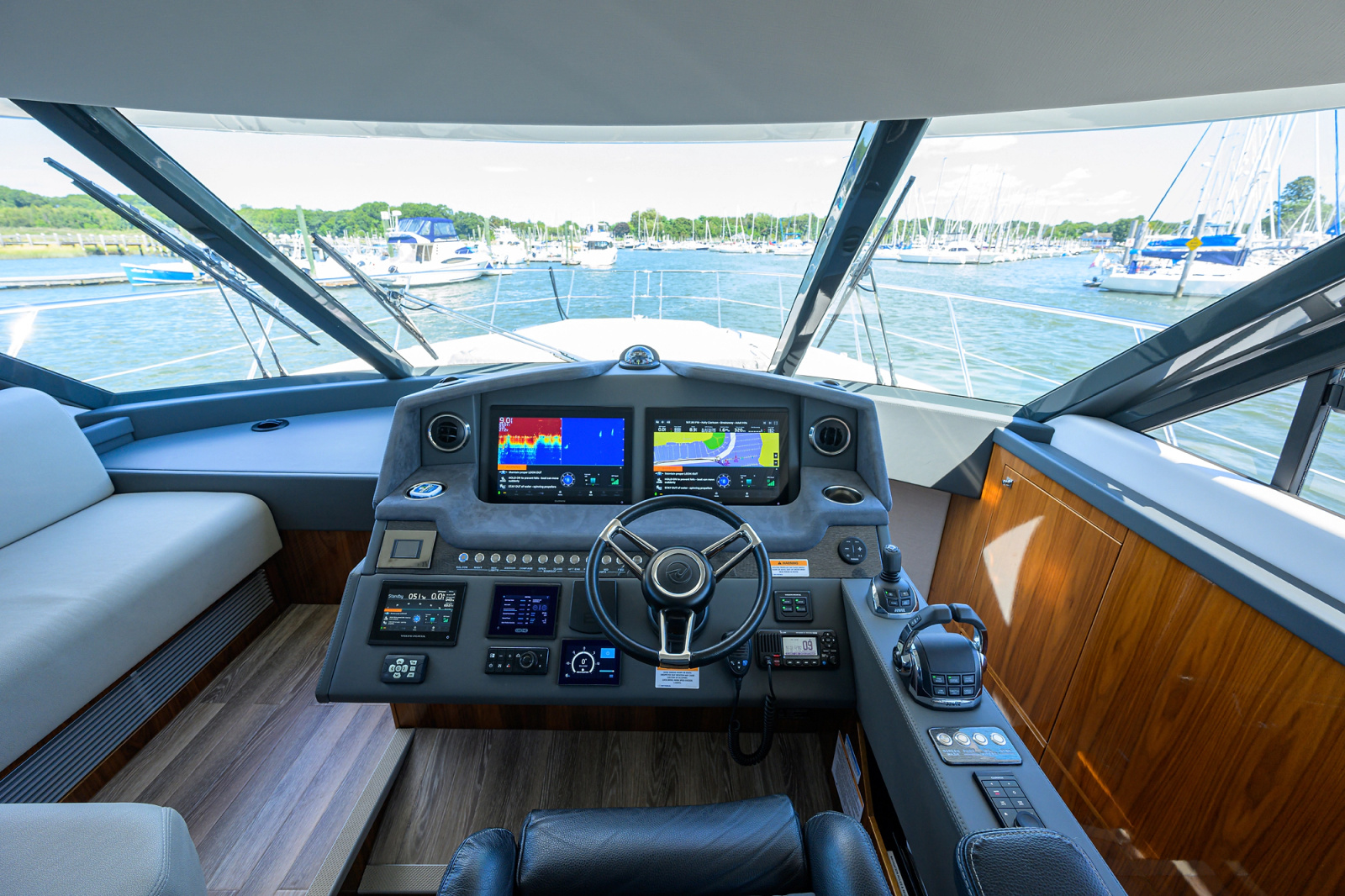 2023 Riviera 5400 Sport Yacht