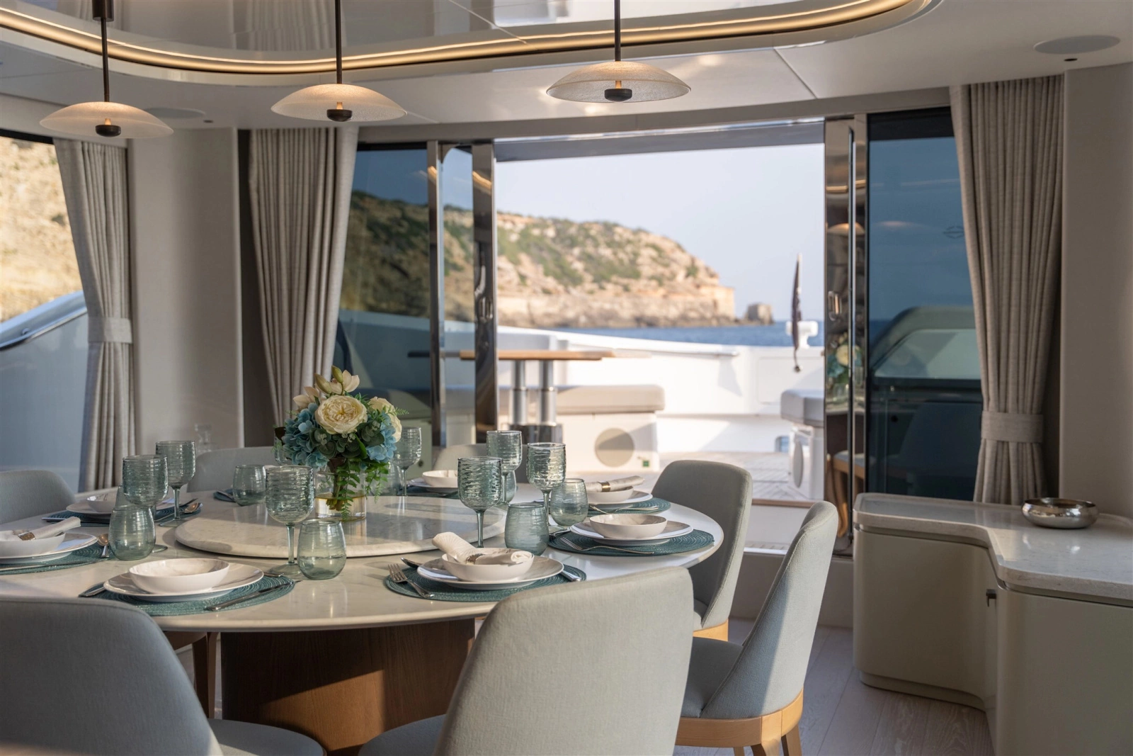 82 OCEAN ENCLOSED 82ft Sunseeker Yacht For Sale