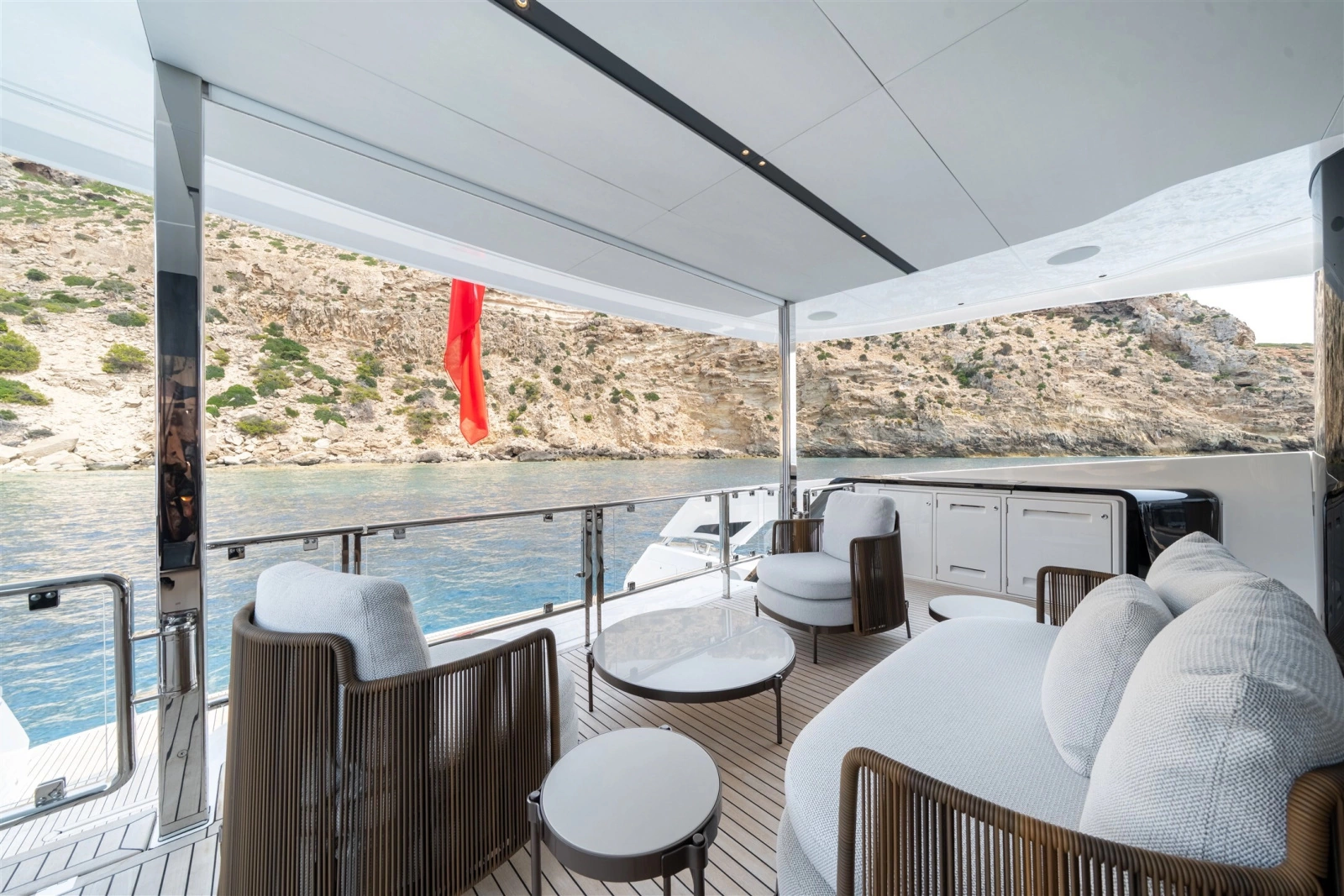 82 OCEAN ENCLOSED 82ft Sunseeker Yacht For Sale