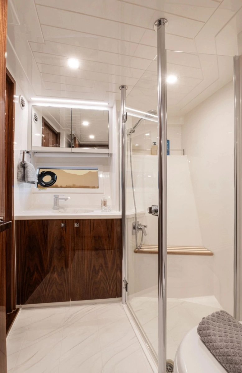 645 SUV 65ft Riviera Yacht For Sale