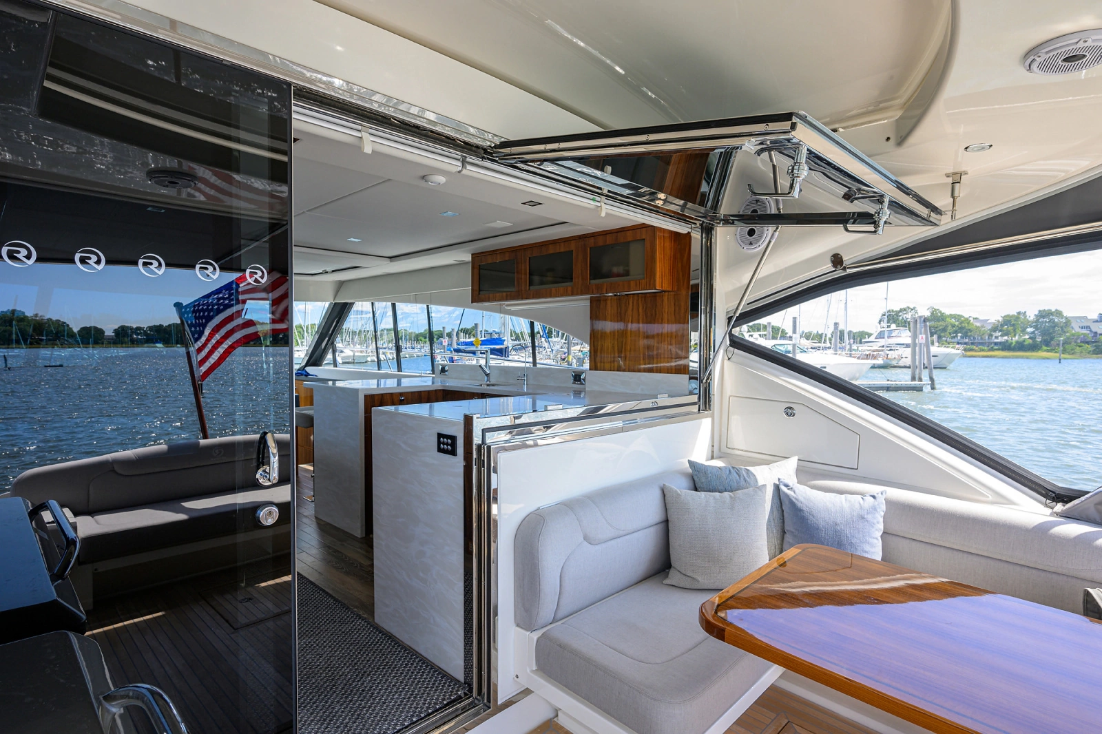 2023 Riviera 5400 Sport Yacht