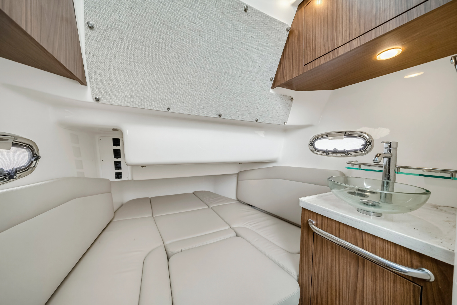 2025 Boston Whaler 380 Outrage