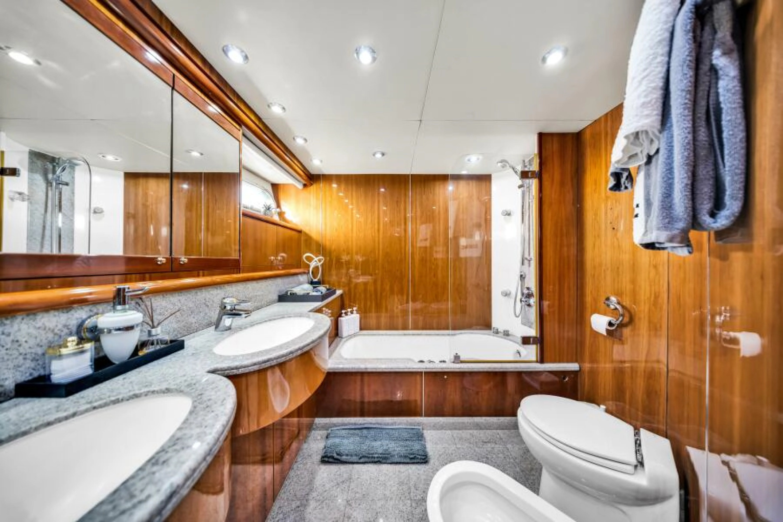 2003 Sunseeker 94 Yacht