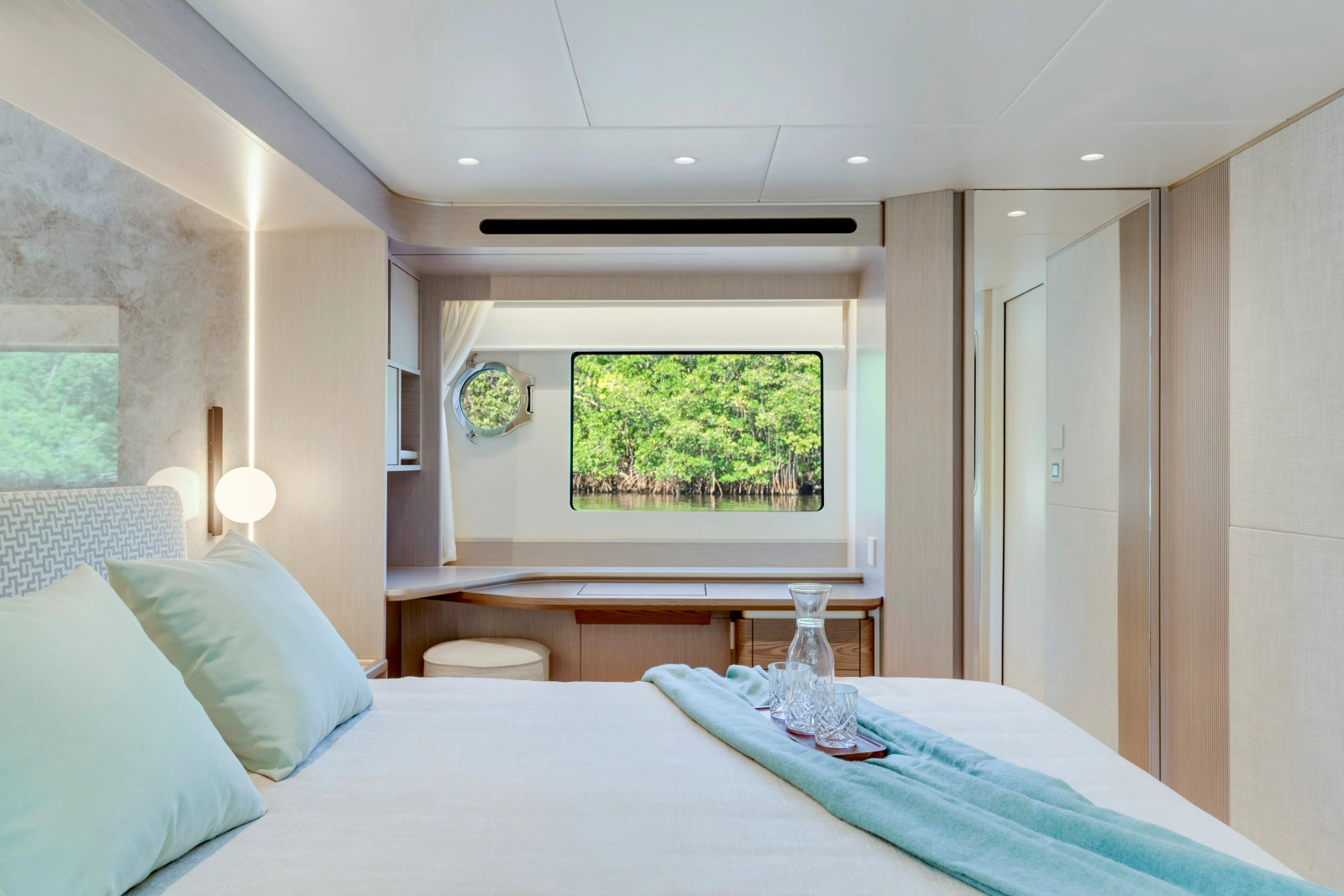 70 FLY 70ft Absolute Yacht For Sale