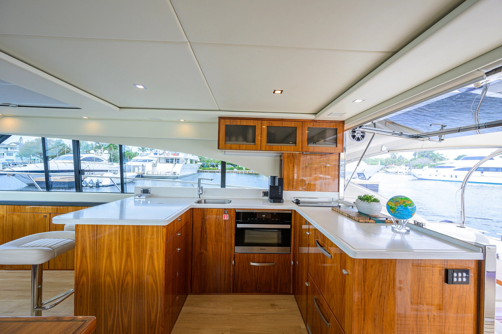 2019 Riviera 5400 Sport Yacht