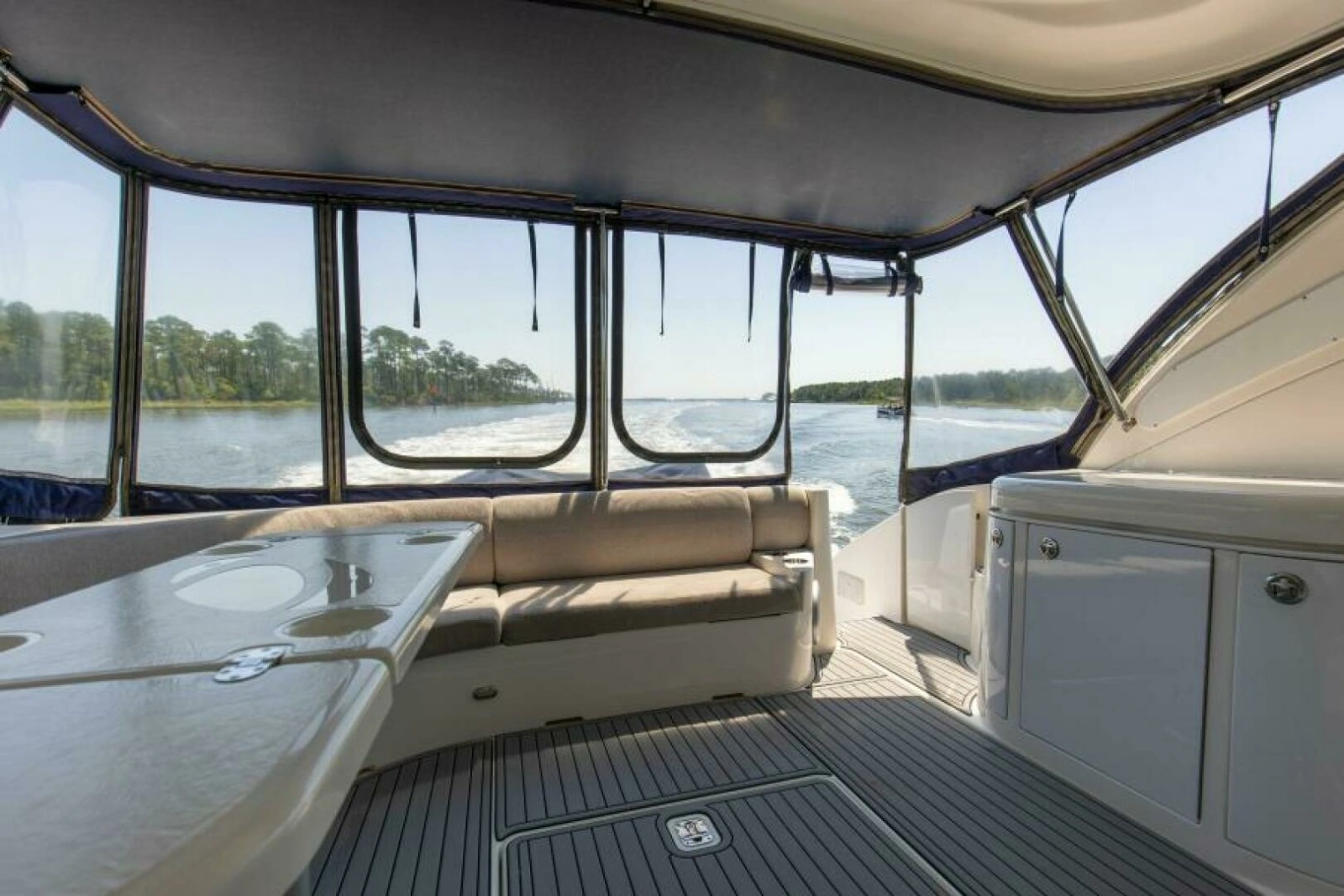 2005 Cruisers Yachts 500 Express photo 15