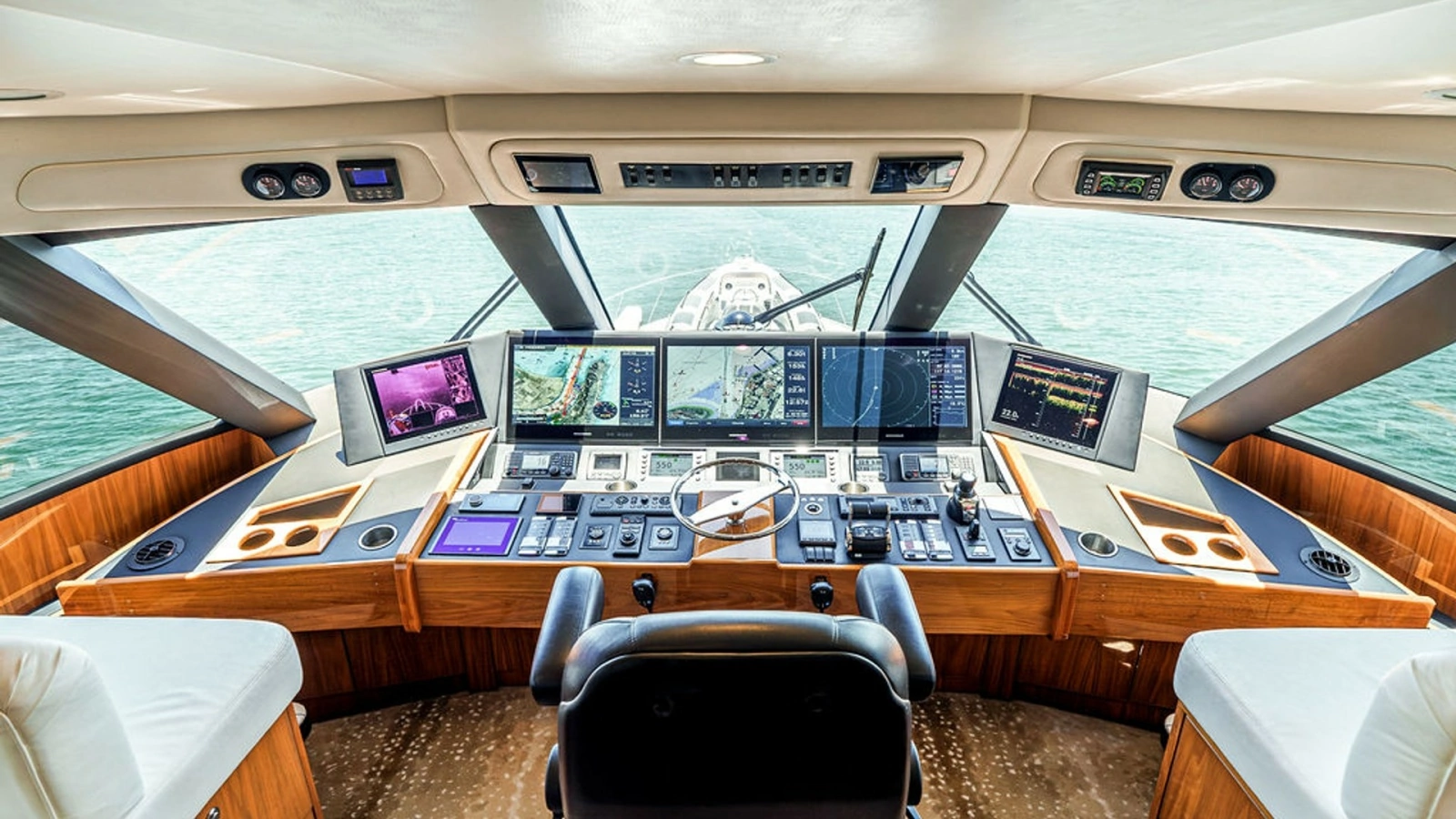 Skybridge Helm with Panoramic Views