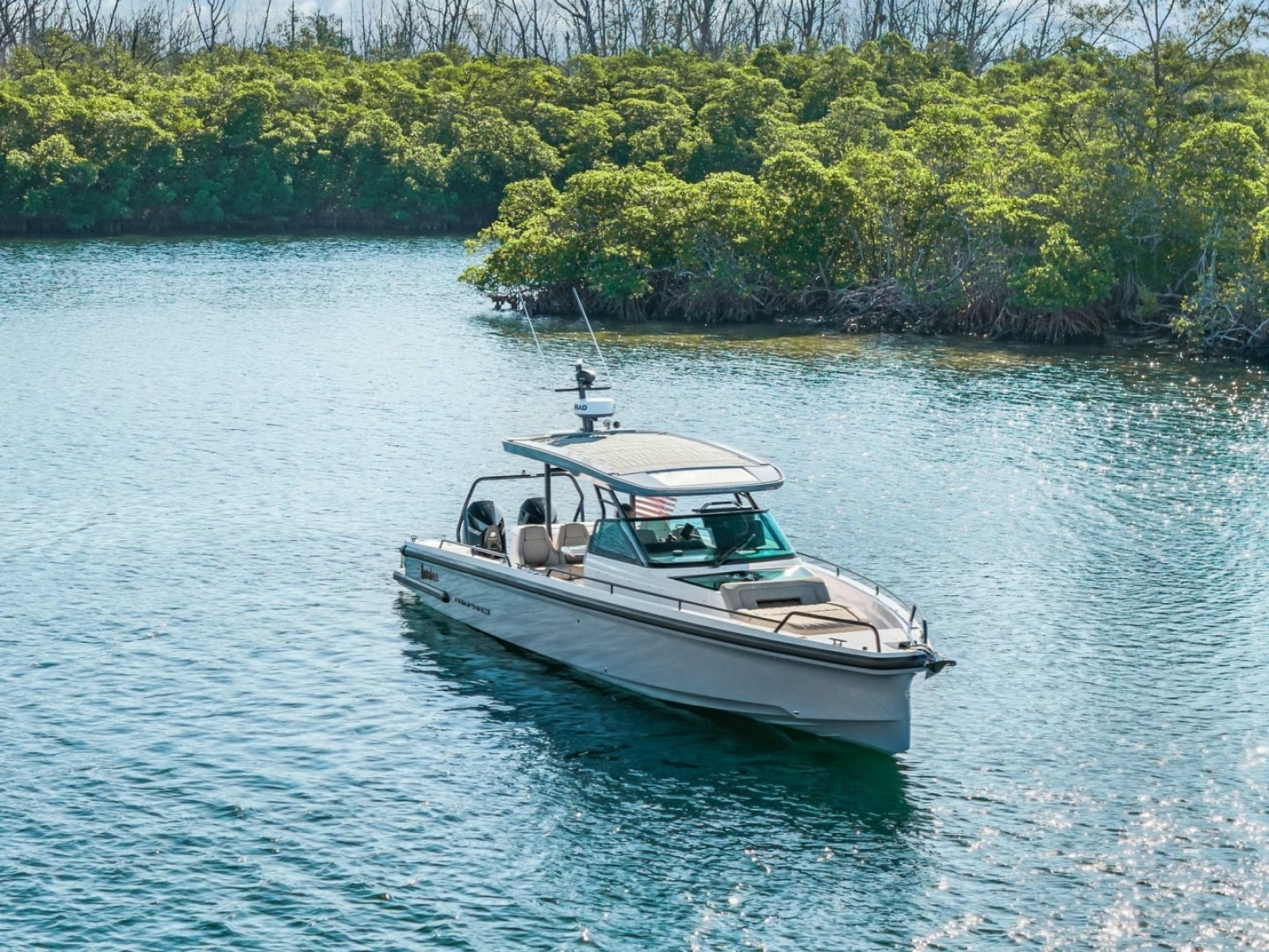Axopar 37 - Exterior Profile