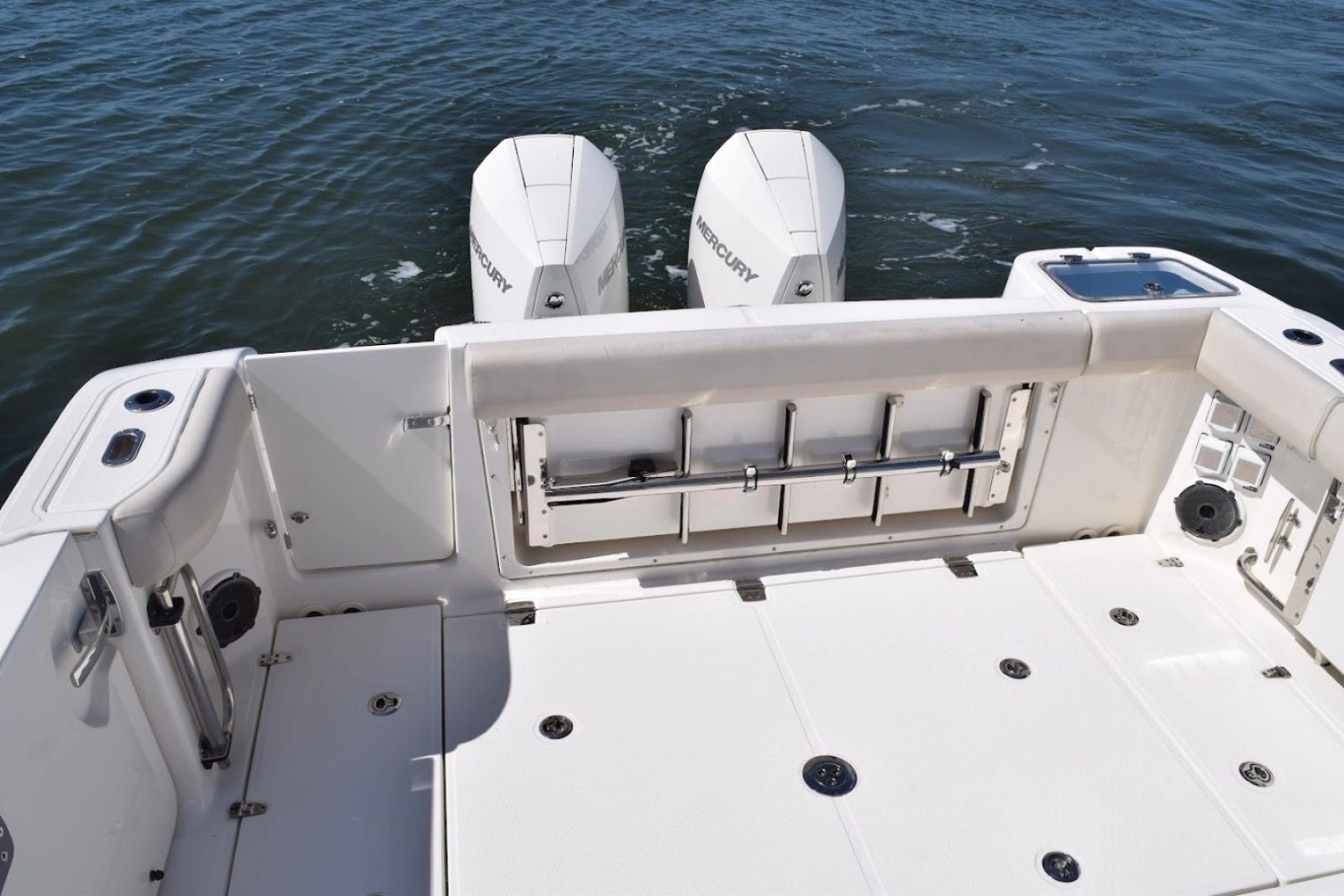Boston Whaler 32 - SIP N SEA - Cockpit