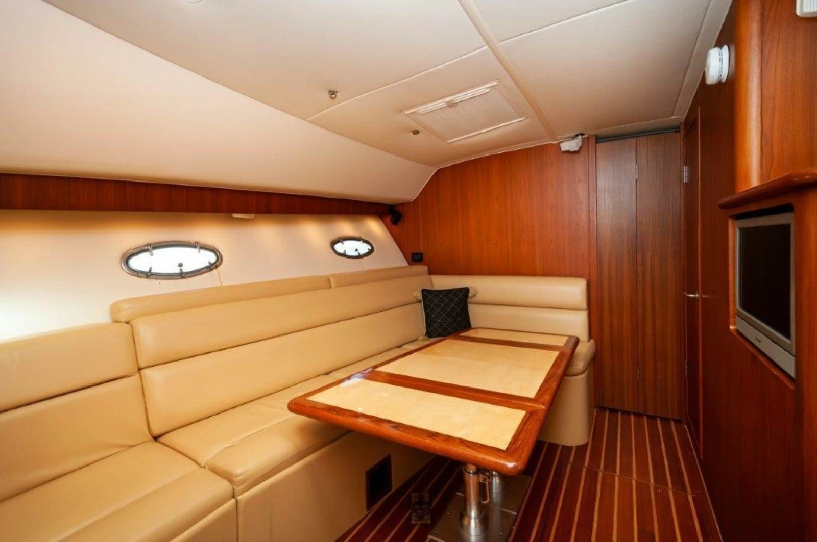 2003 Tiara Yachts 4200 Open  Kingfisher  Salon