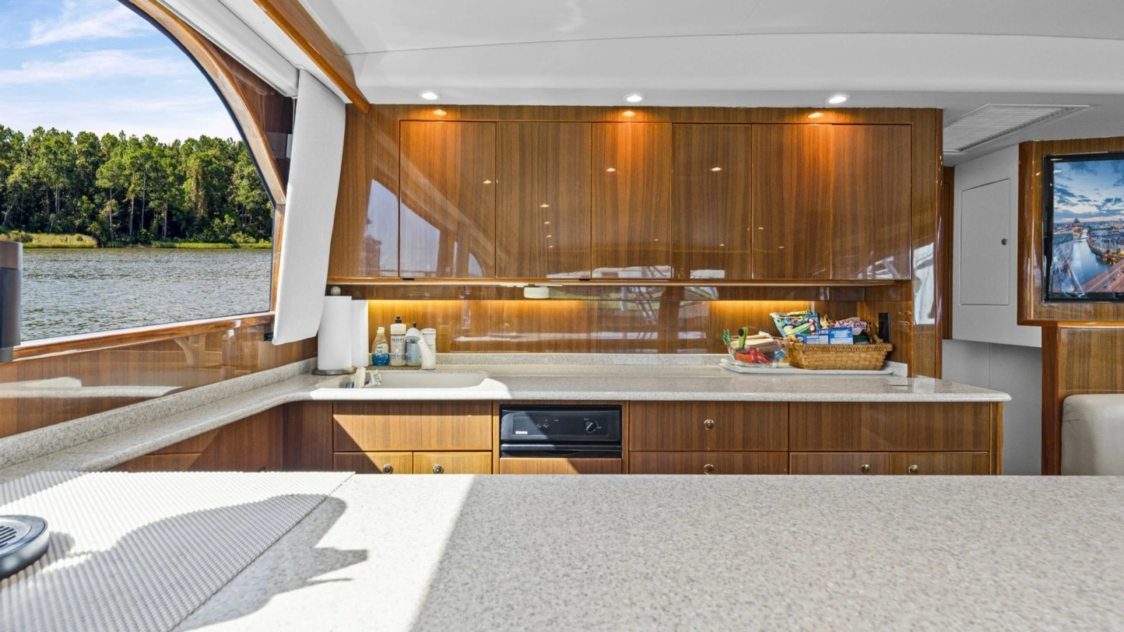 2005 61 Viking Enclosed Bridge Kelkat Galley