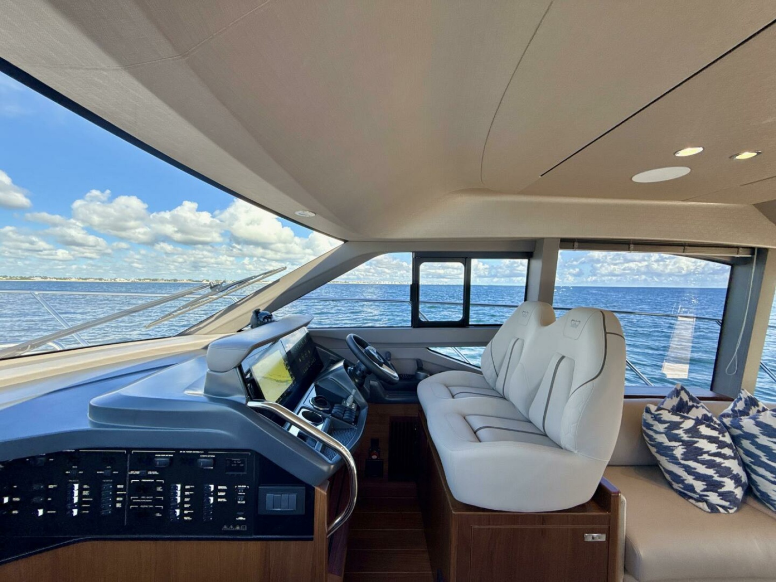 Princess 50 - Helm