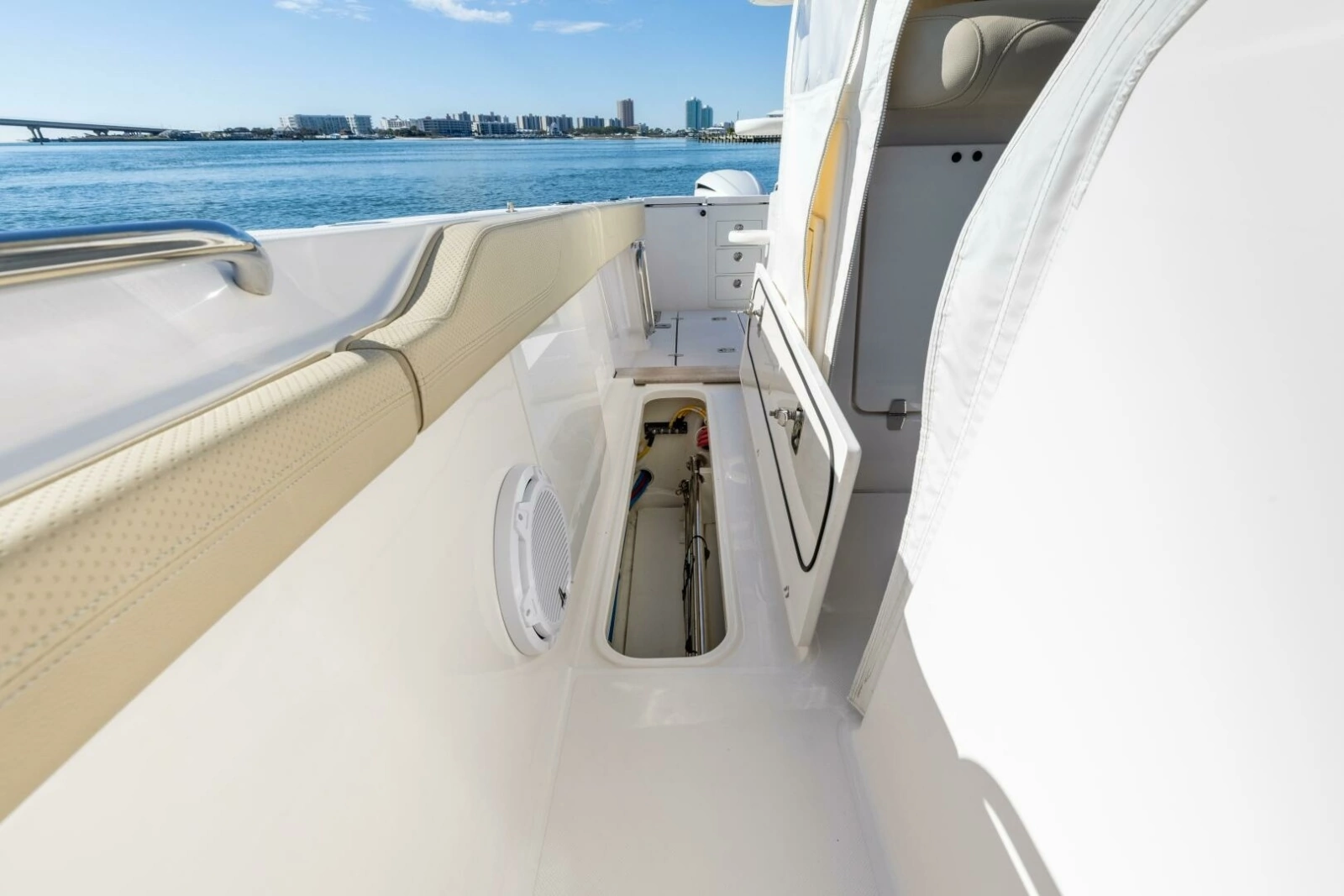 2019 Pursuit S 368 Moon Dogg Storage